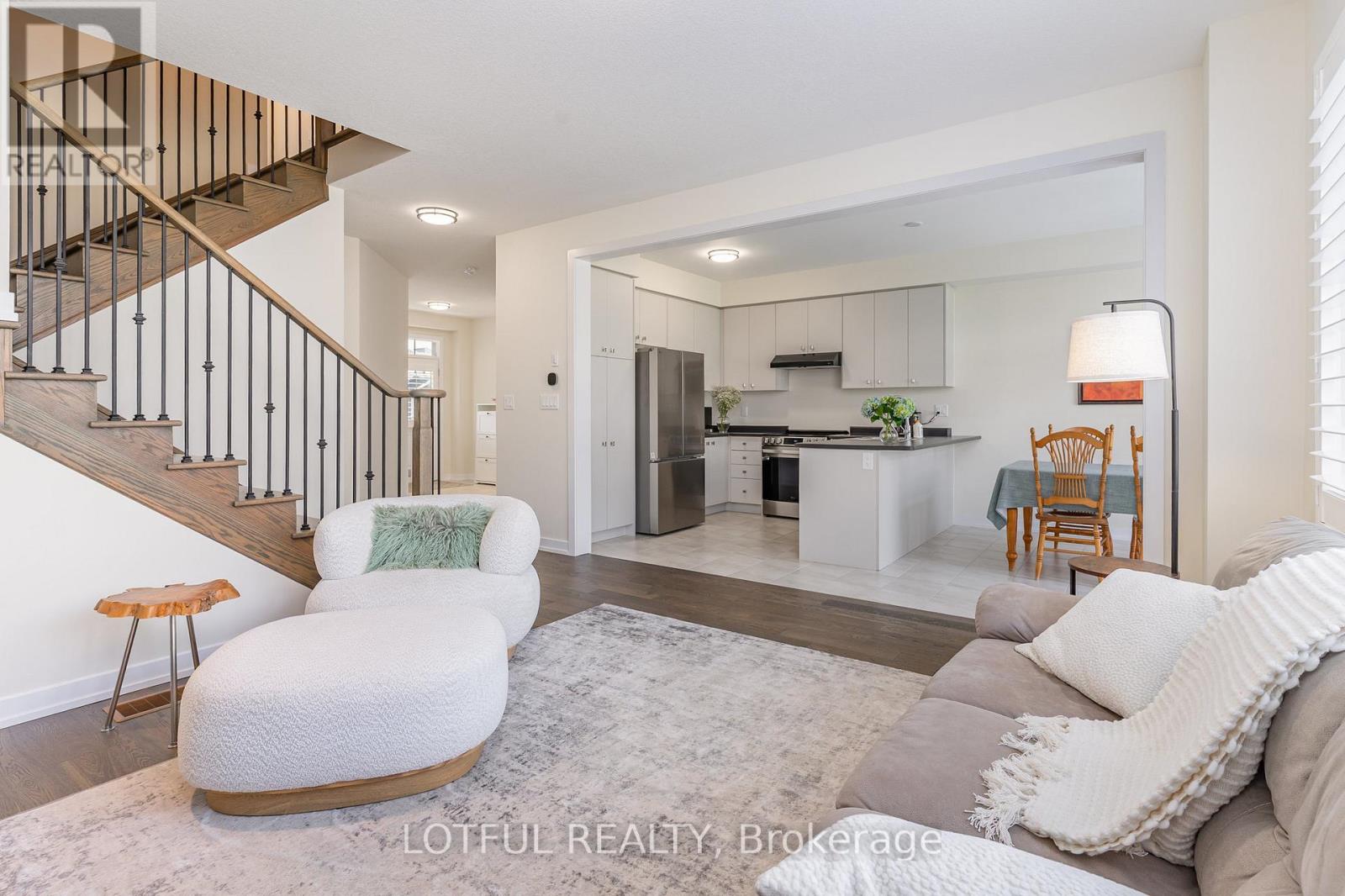 82 Lilac Circle, Haldimand, Ontario  N3W 0H6 - Photo 5 - X12670918