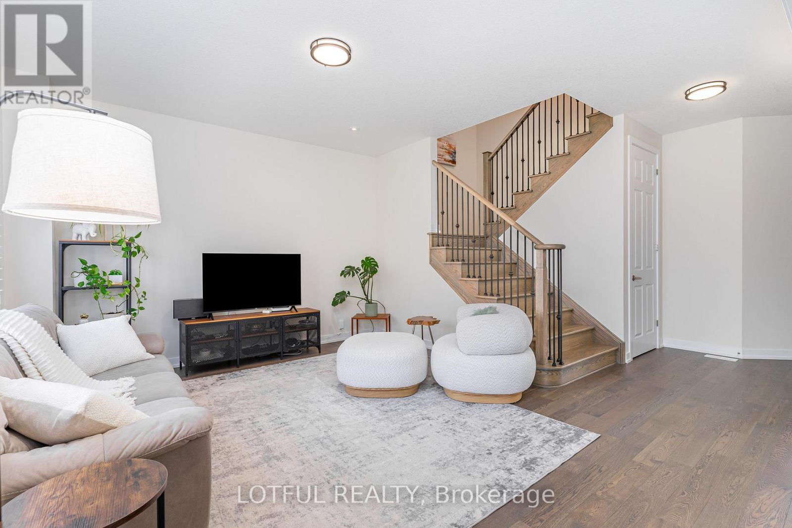 82 Lilac Circle, Haldimand, Ontario  N3W 0H6 - Photo 6 - X12670918