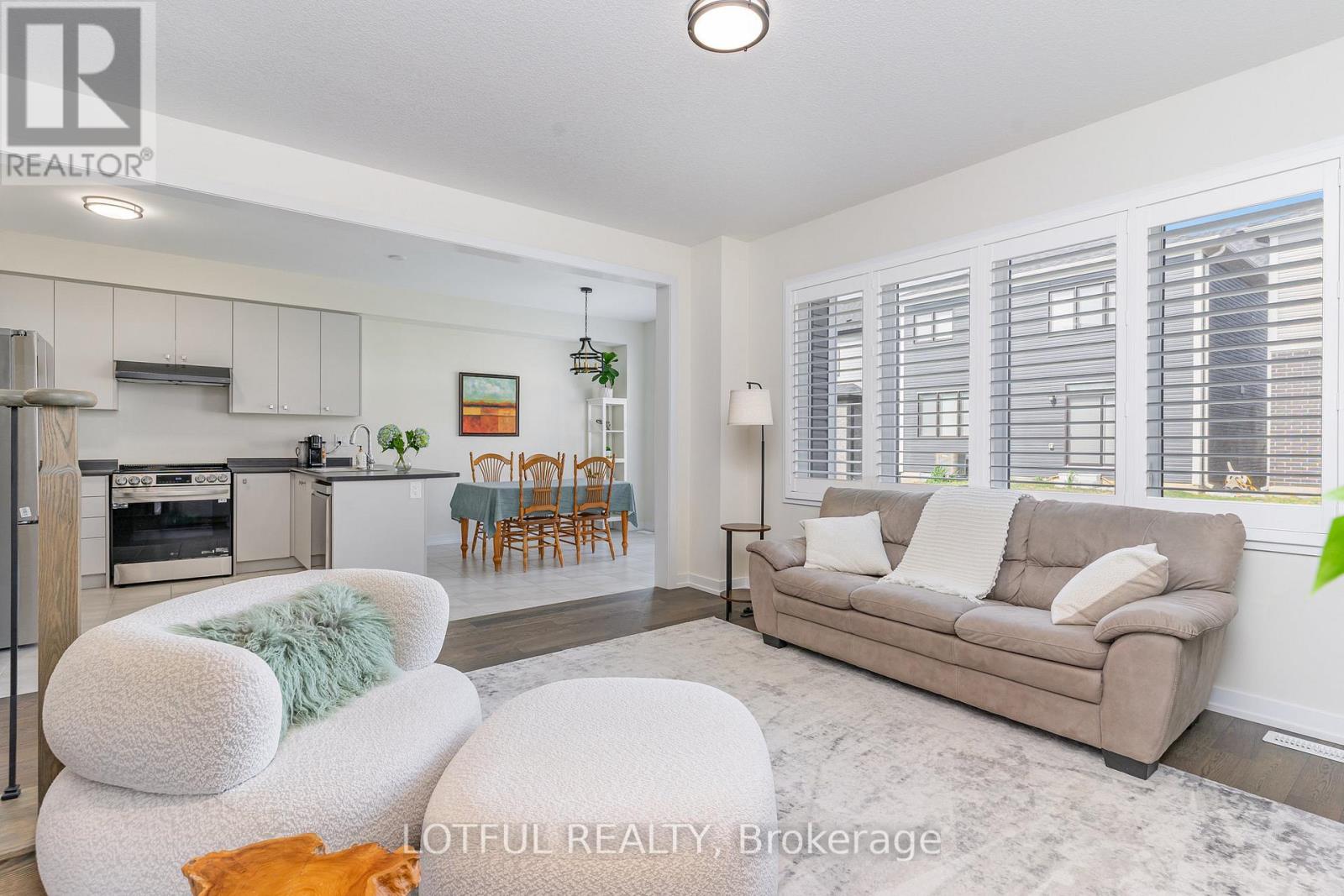 82 Lilac Circle, Haldimand, Ontario  N3W 0H6 - Photo 7 - X12670918