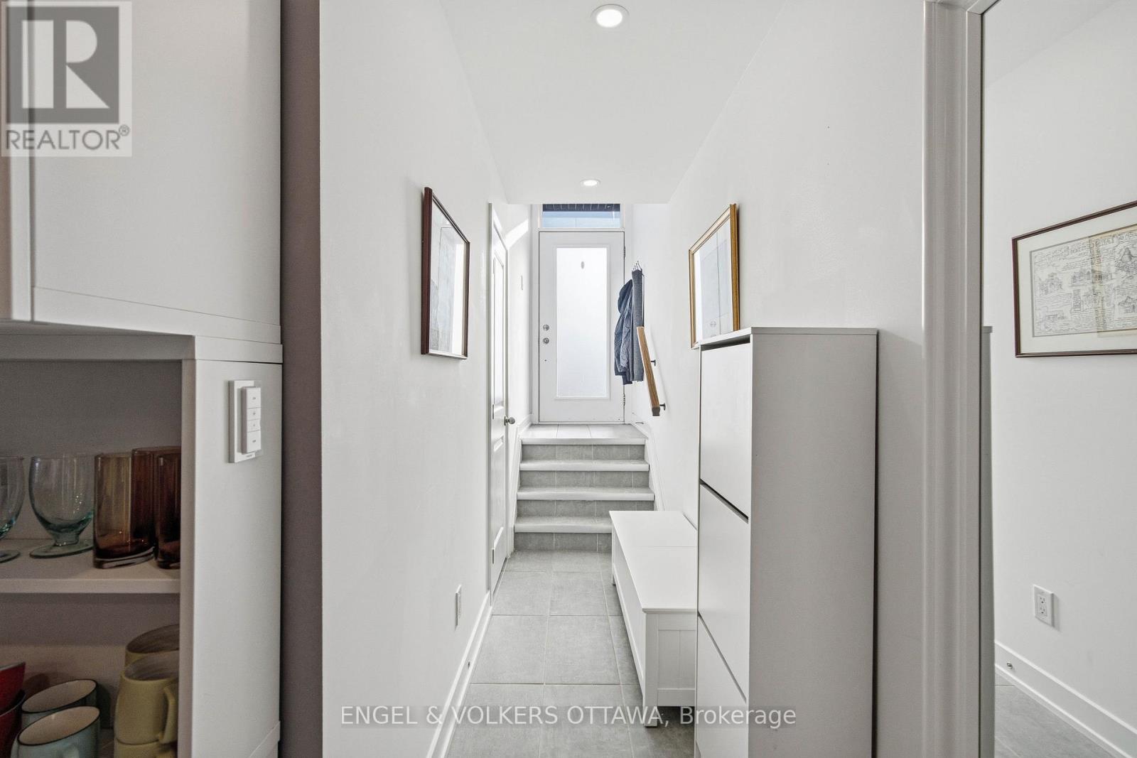 B - 310 Tulum Crescent, Ottawa, Ontario  K2S 2Y4 - Photo 2 - X12670928