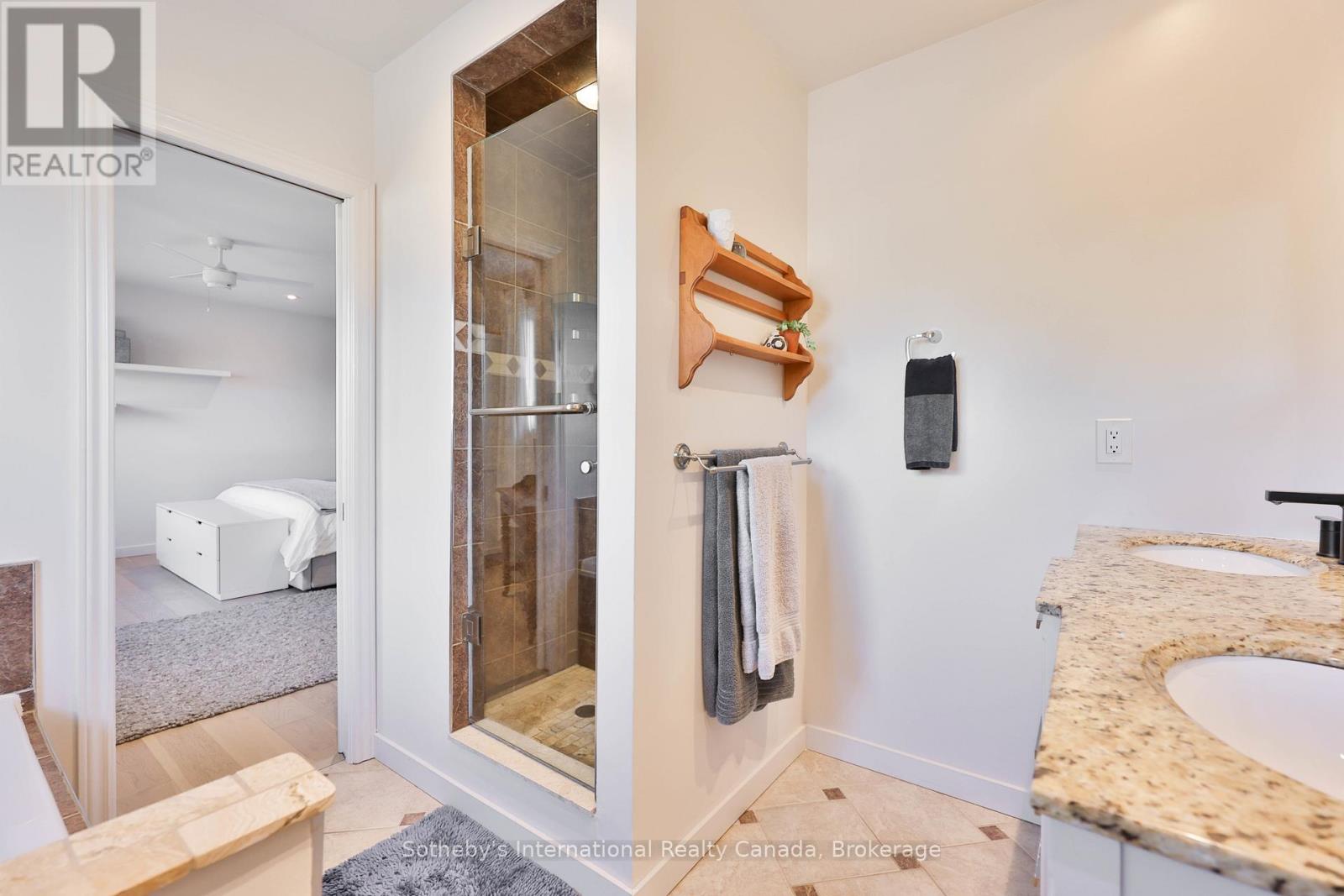 4 Fenton Drive, Hamilton, Ontario  L8B 0C8 - Photo 37 - X12670922