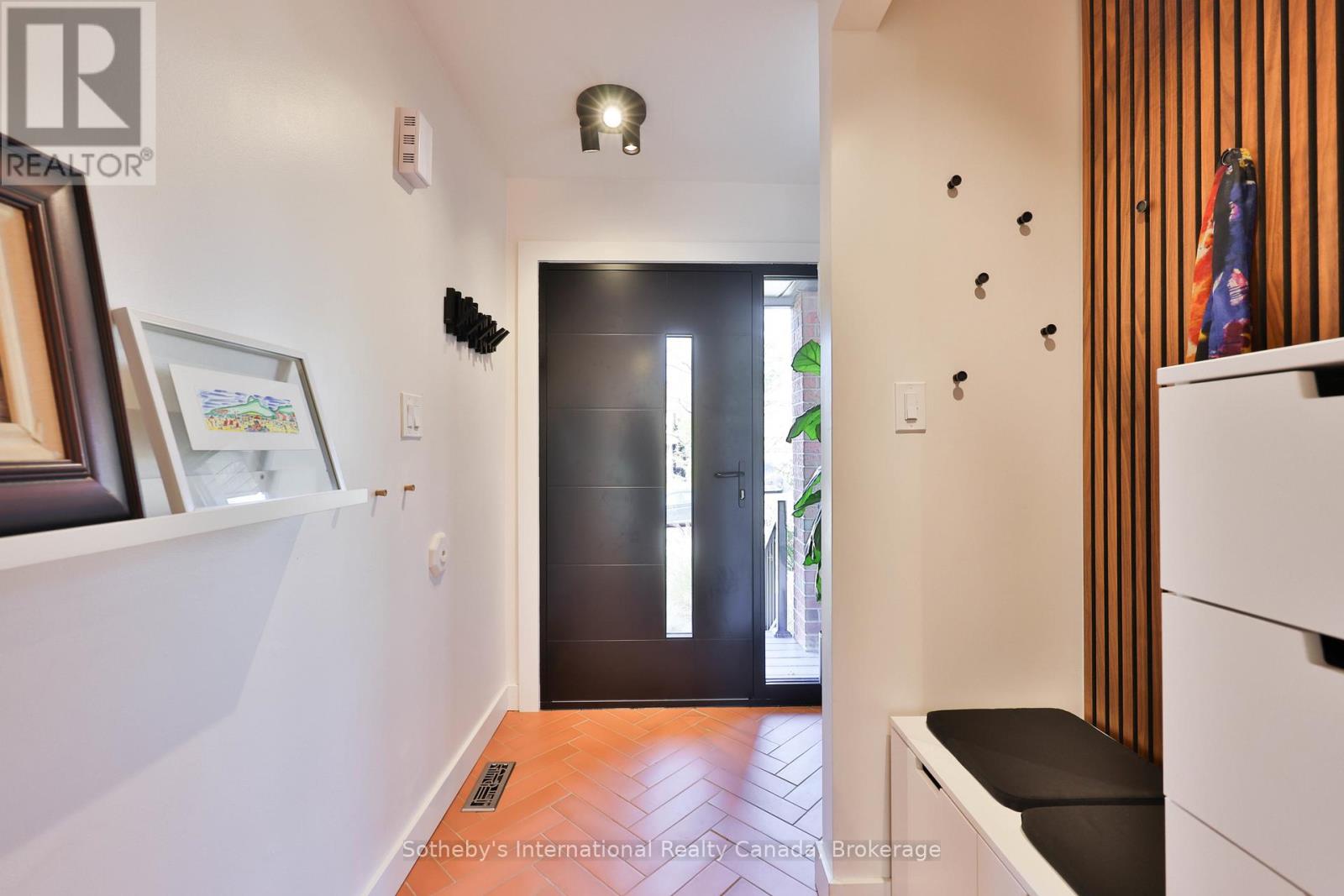 4 Fenton Drive, Hamilton, Ontario  L8B 0C8 - Photo 6 - X12670922