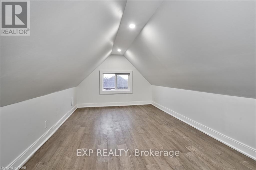 2 - 734 Cannon Street E, Hamilton, Ontario  L8L 2G9 - Photo 4 - X12670972