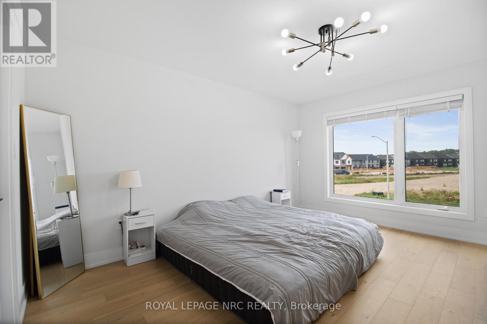 Upper - 7392 Splendour Drive, Niagara Falls, Ontario  L2H 3V8 - Photo 13 - X12670962