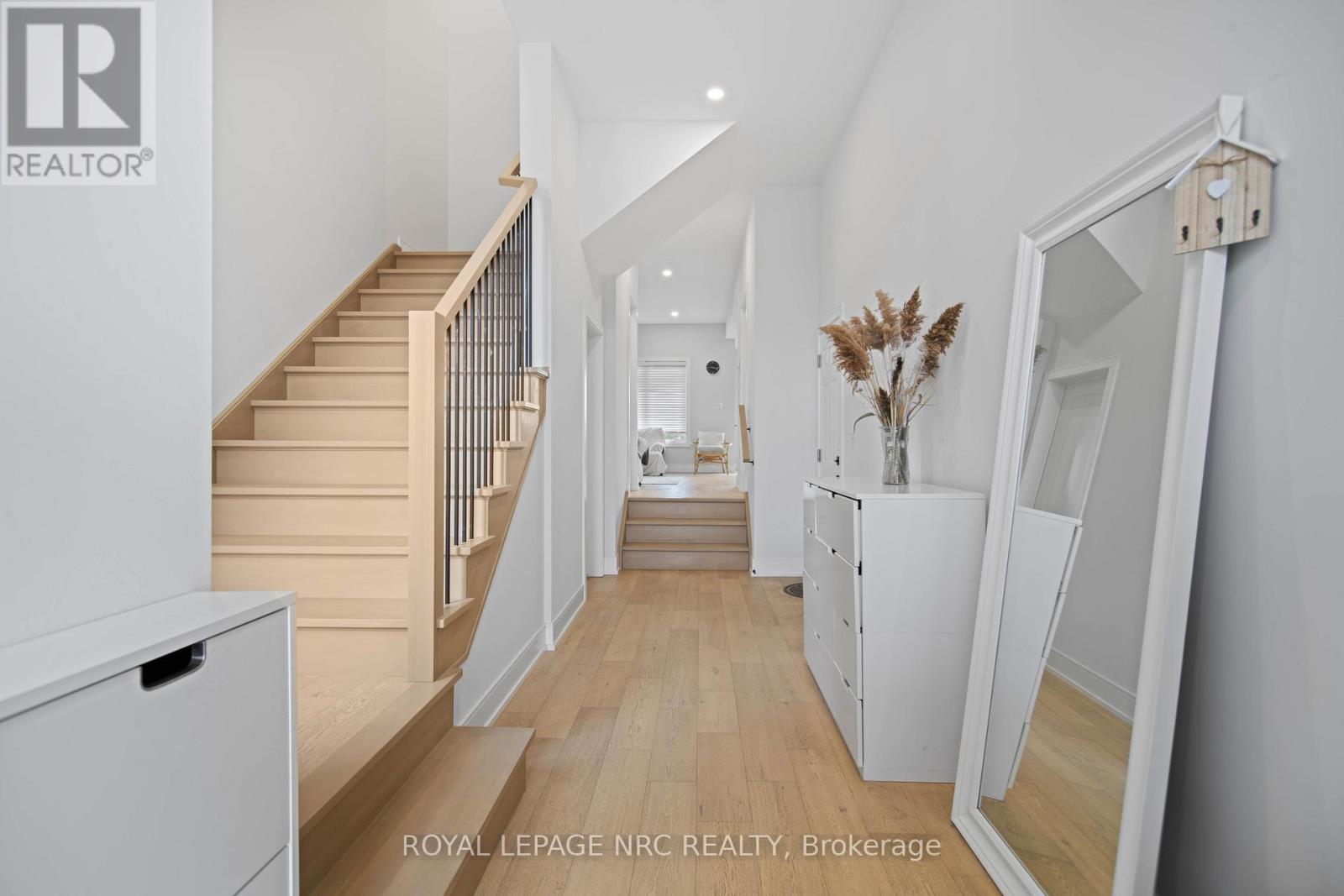 Upper - 7392 Splendour Drive, Niagara Falls, Ontario  L2H 3V8 - Photo 4 - X12670962