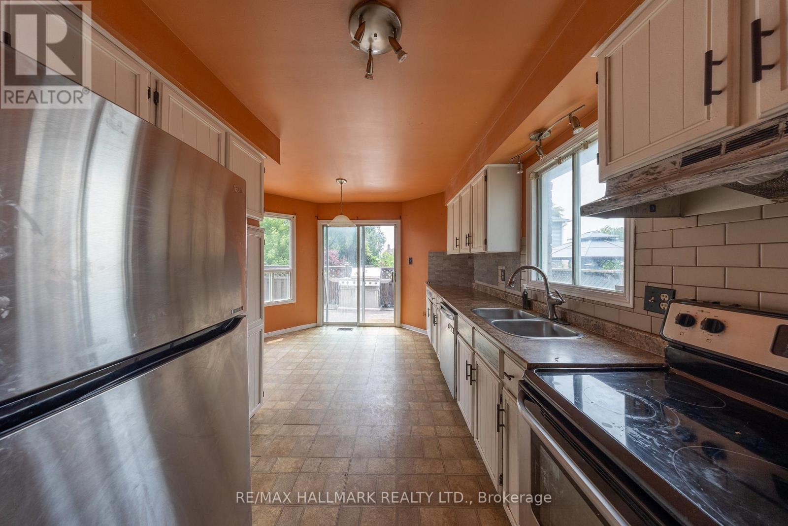 200 Adele Crescent, Oshawa, Ontario  L1J 7W5 - Photo 11 - E12670930