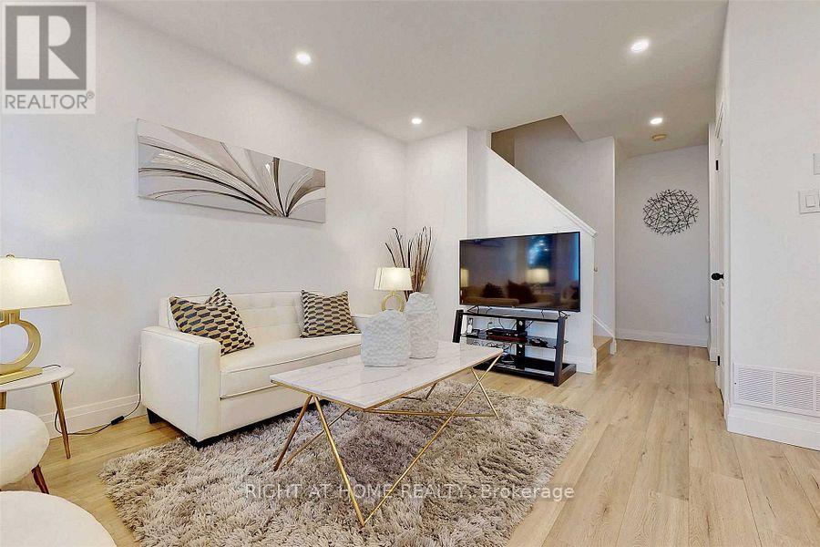 2 - 735 New Westminster Drive, Vaughan, Ontario  L4J 7Y9 - Photo 5 - N12670954