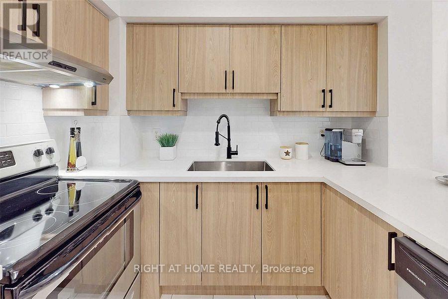 2 - 735 New Westminster Drive, Vaughan, Ontario  L4J 7Y9 - Photo 9 - N12670954