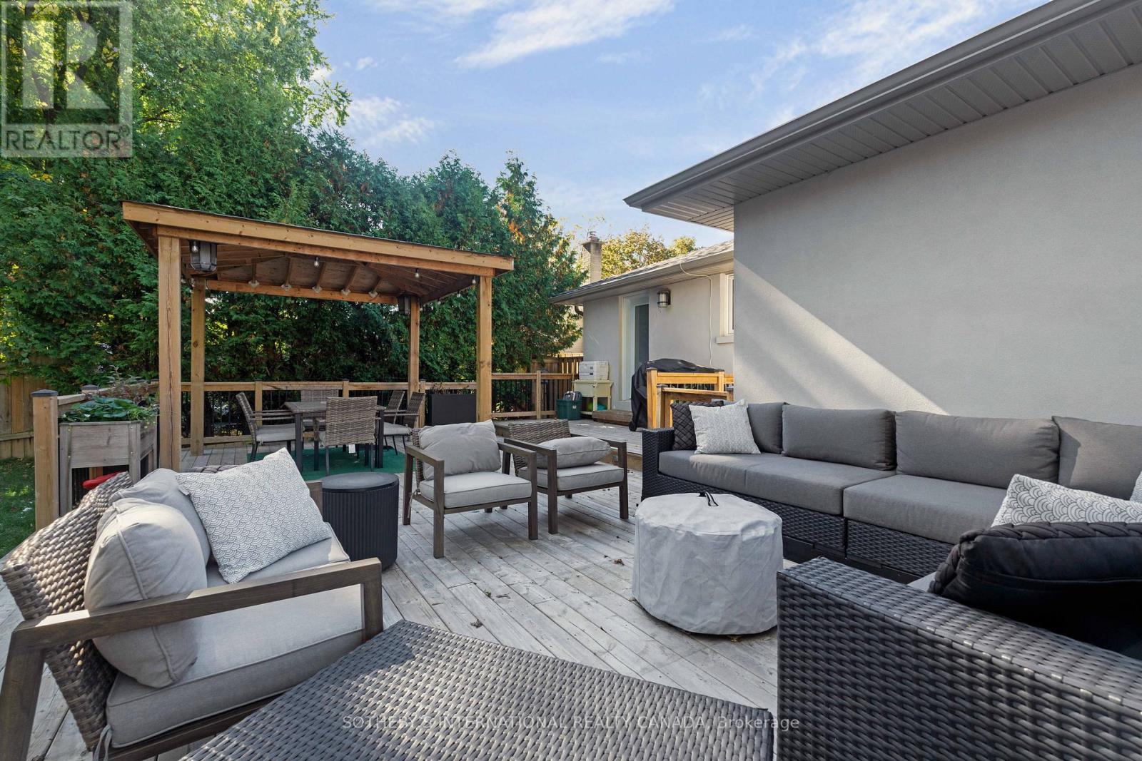 15 Wenderly Drive, Aurora, Ontario  L4G 1V2 - Photo 16 - N12670974