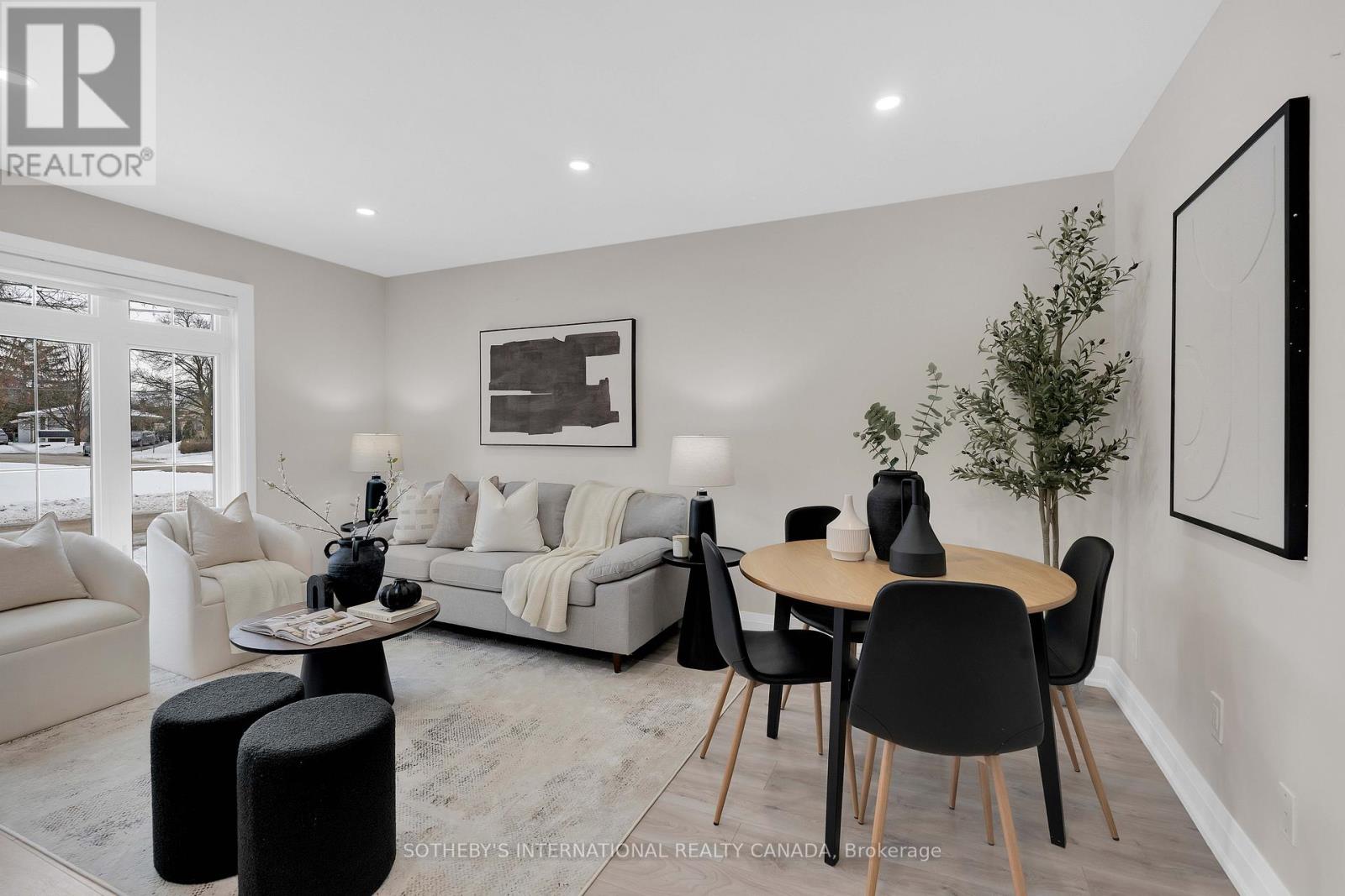 15 Wenderly Drive, Aurora, Ontario  L4G 1V2 - Photo 2 - N12670974