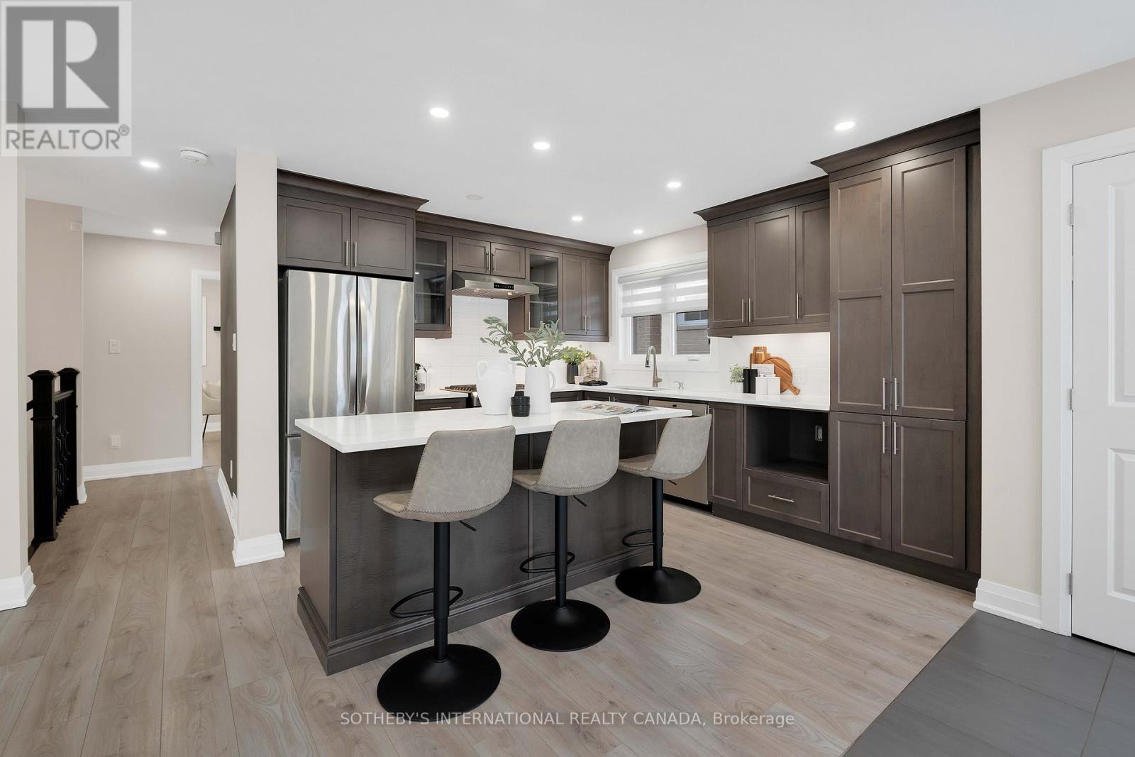 15 Wenderly Drive, Aurora, Ontario  L4G 1V2 - Photo 3 - N12670974