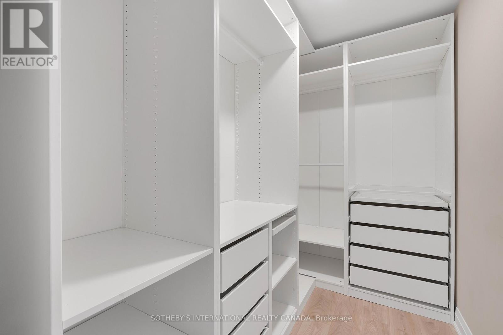 15 Wenderly Drive, Aurora, Ontario  L4G 1V2 - Photo 8 - N12670974