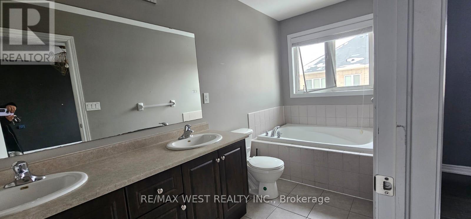 38 Wasaga Road, Brampton, Ontario  L6X 3B1 - Photo 13 - W12628398