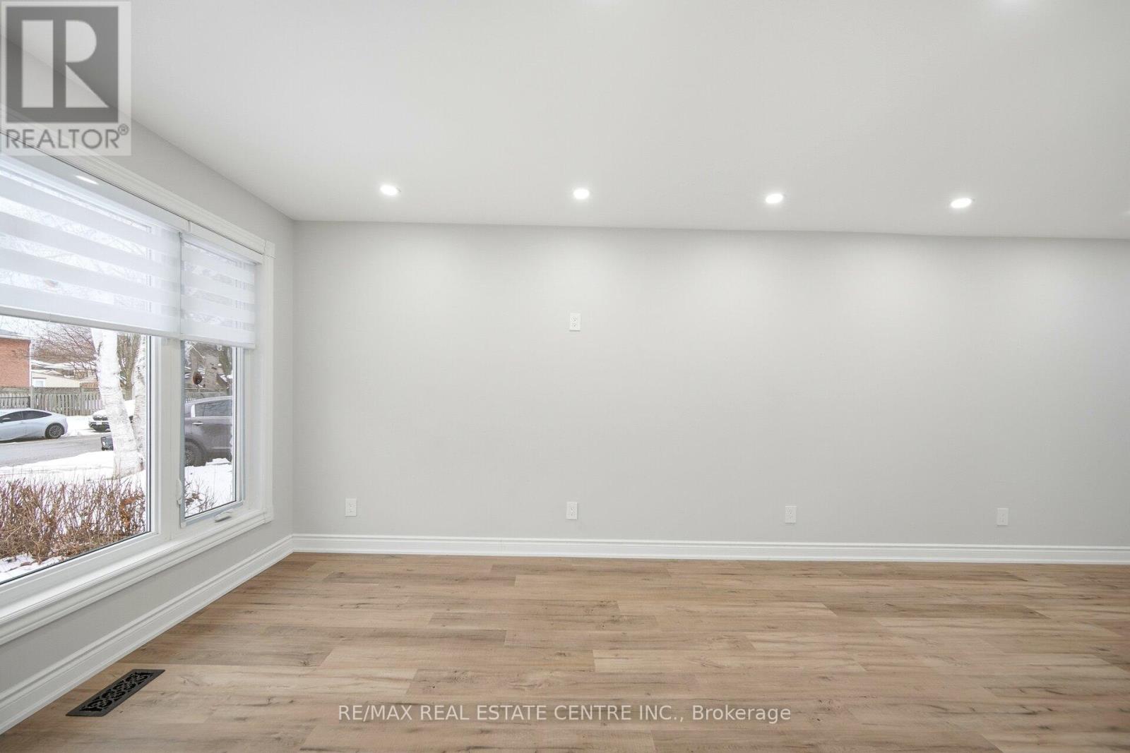 Main Floor - 830 Embassy Avenue, Mississauga, Ontario  L5J 2Y2 - Photo 10 - W12670876