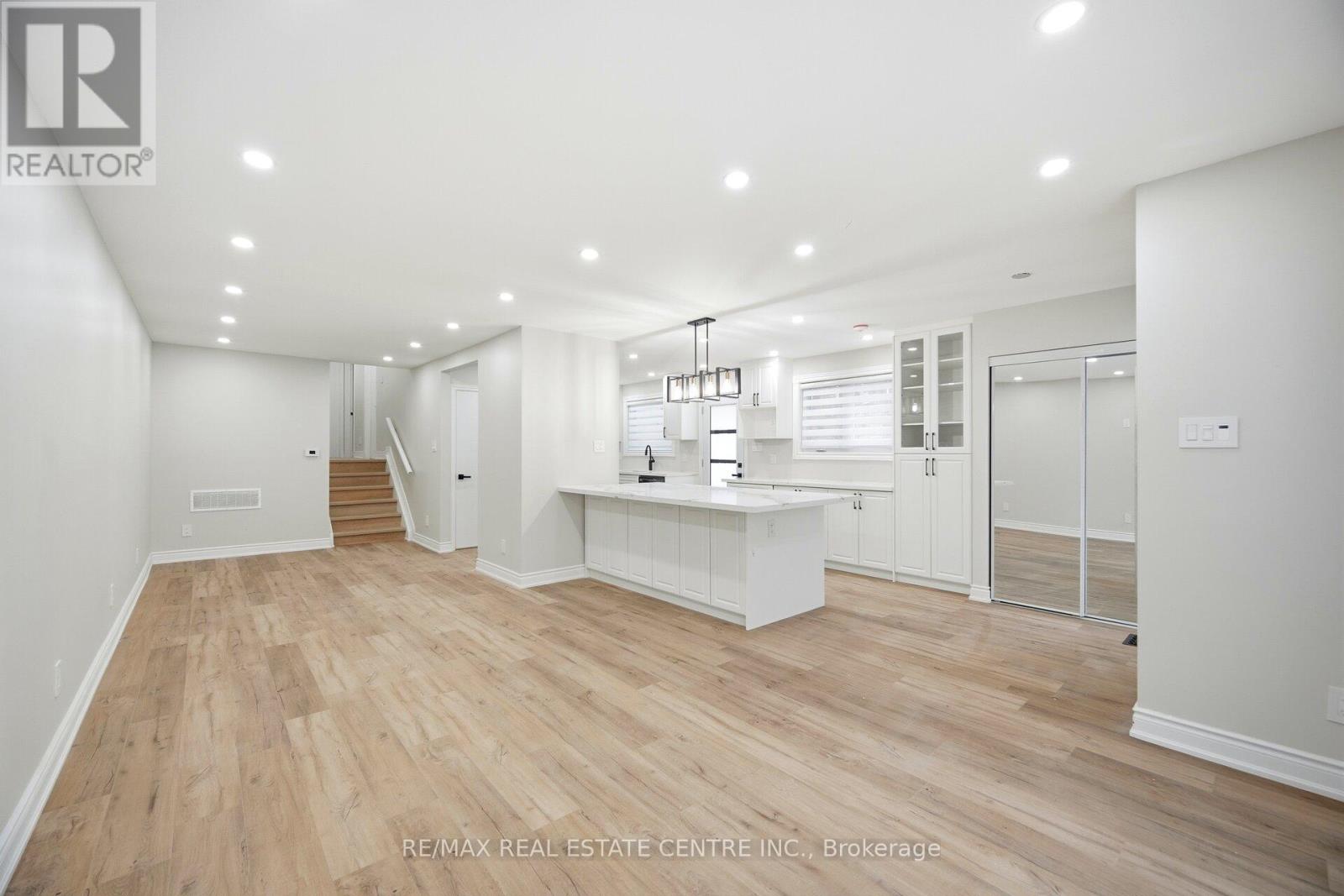 Main Floor - 830 Embassy Avenue, Mississauga, Ontario  L5J 2Y2 - Photo 12 - W12670876