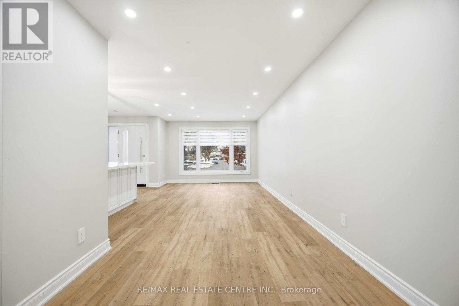 Main Floor - 830 Embassy Avenue, Mississauga, Ontario  L5J 2Y2 - Photo 14 - W12670876