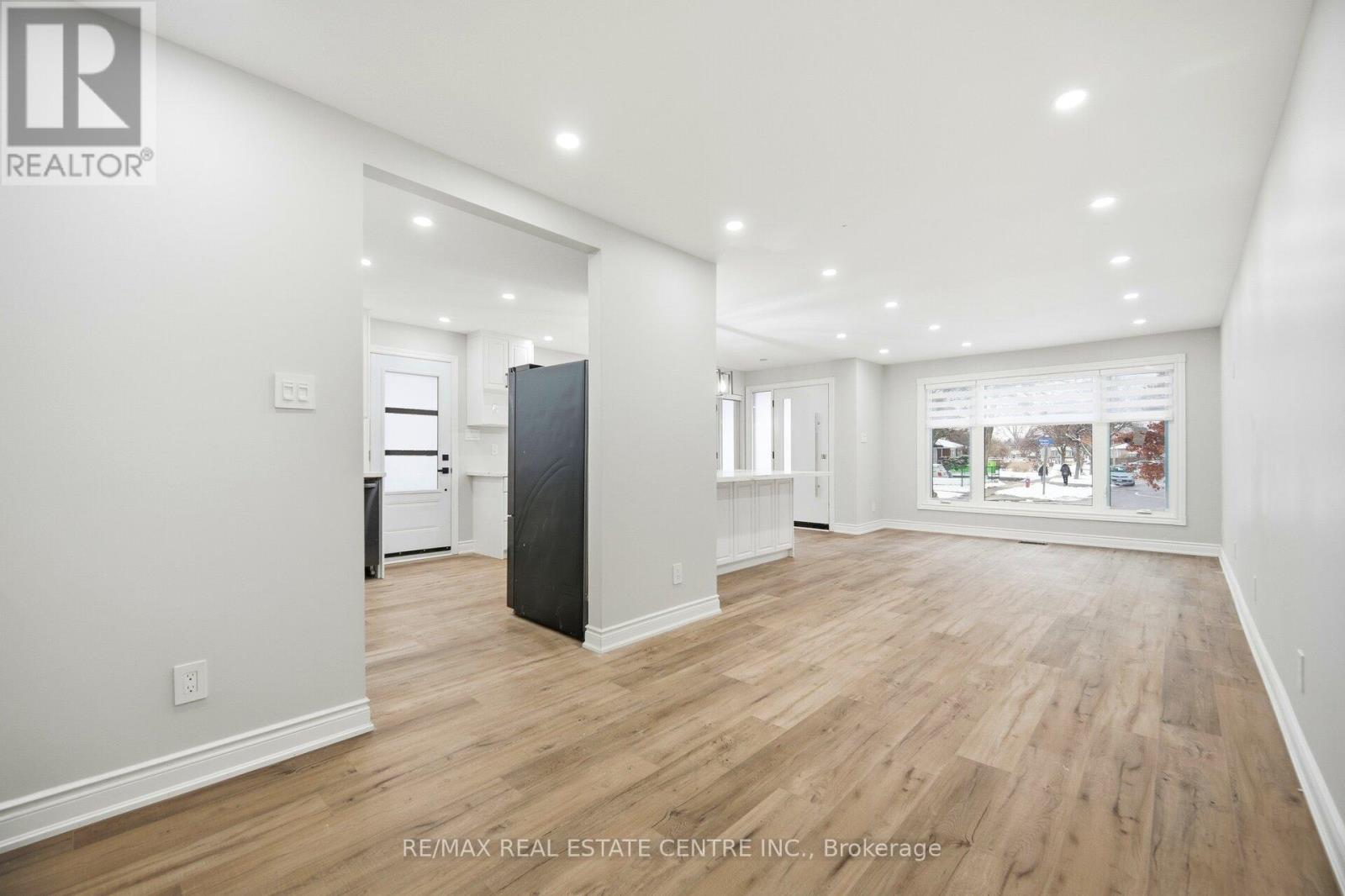 Main Floor - 830 Embassy Avenue, Mississauga, Ontario  L5J 2Y2 - Photo 17 - W12670876