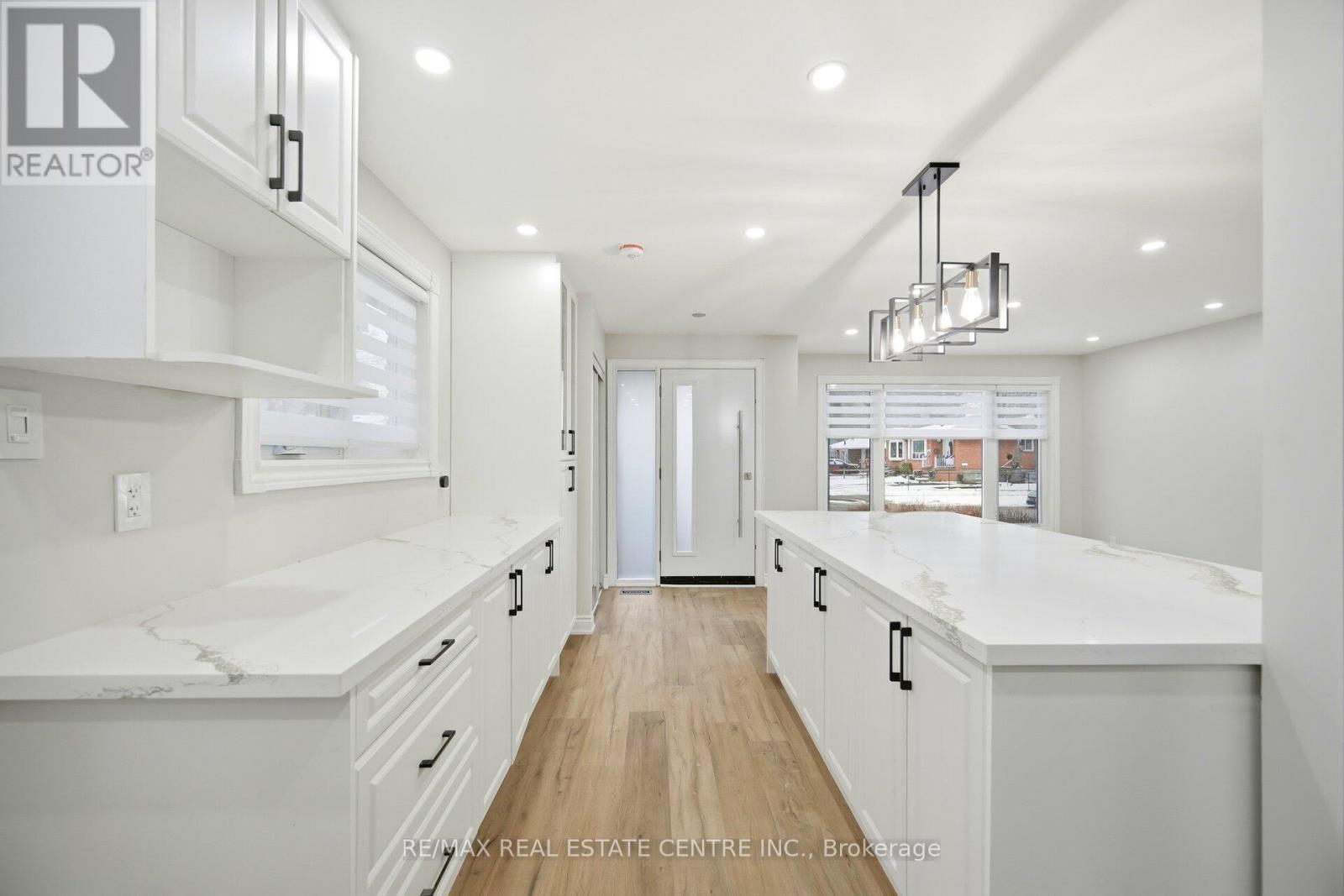 Main Floor - 830 Embassy Avenue, Mississauga, Ontario  L5J 2Y2 - Photo 20 - W12670876