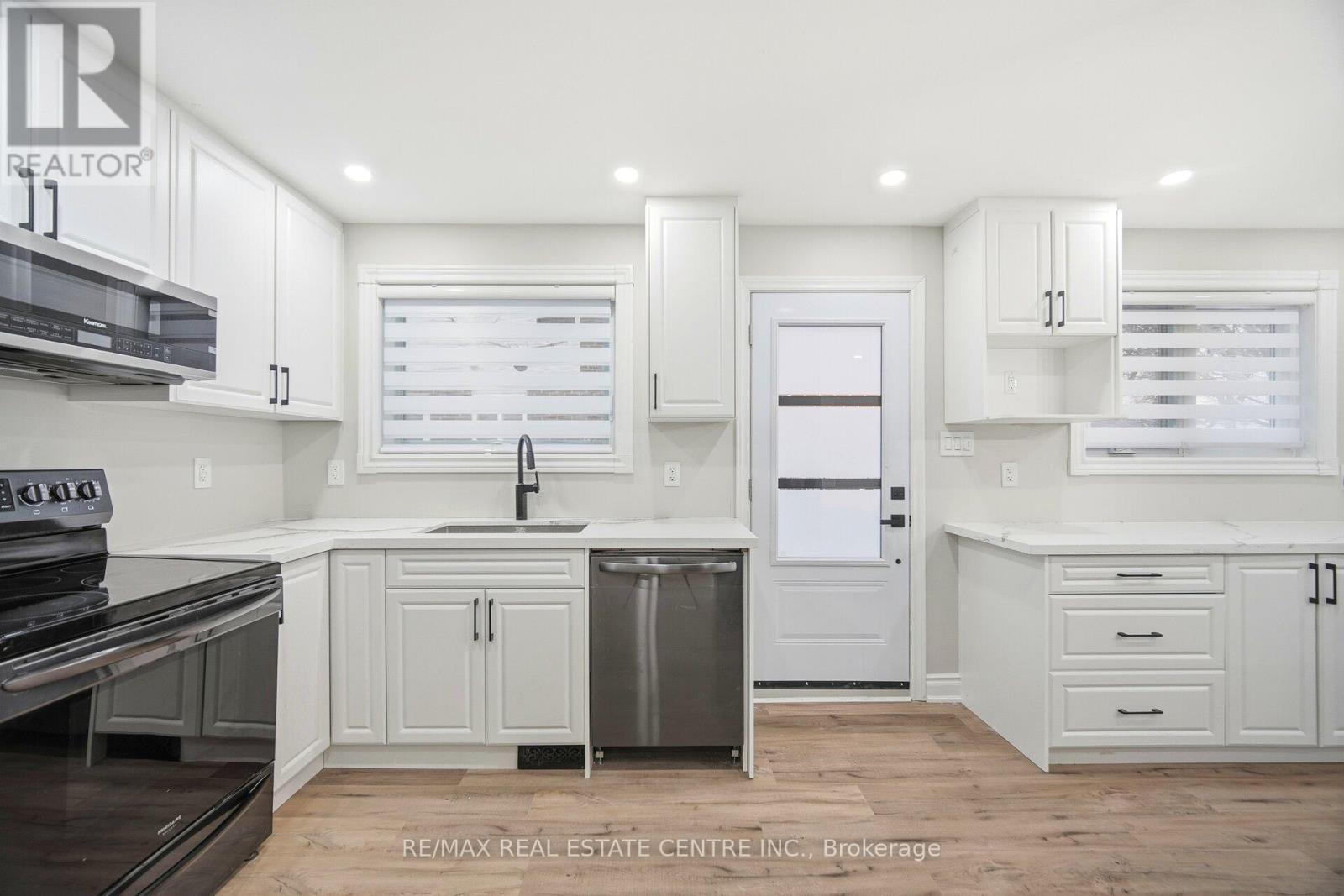 Main Floor - 830 Embassy Avenue, Mississauga, Ontario  L5J 2Y2 - Photo 21 - W12670876