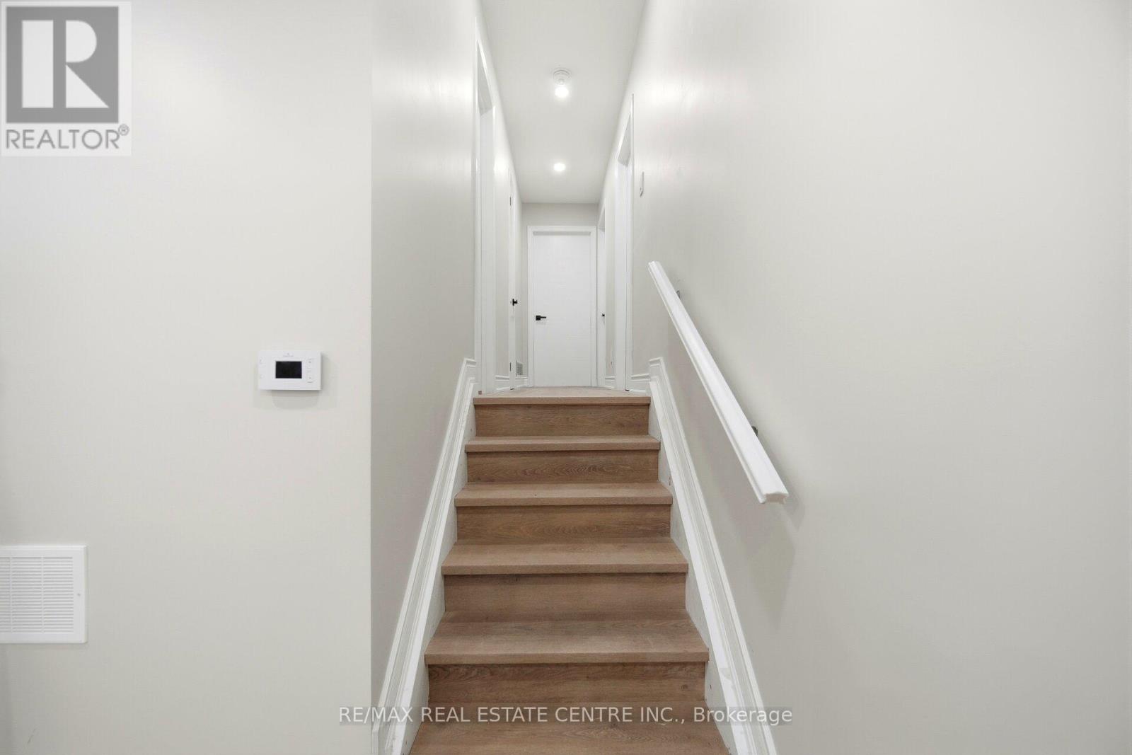 Main Floor - 830 Embassy Avenue, Mississauga, Ontario  L5J 2Y2 - Photo 26 - W12670876