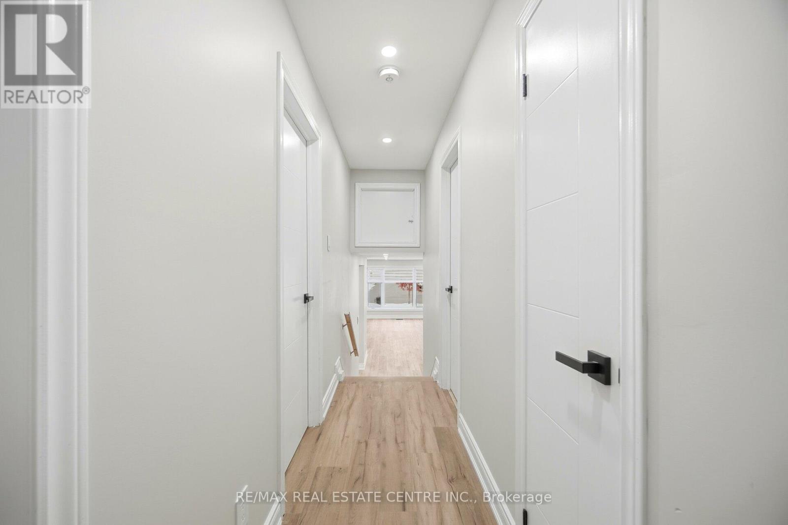 Main Floor - 830 Embassy Avenue, Mississauga, Ontario  L5J 2Y2 - Photo 27 - W12670876