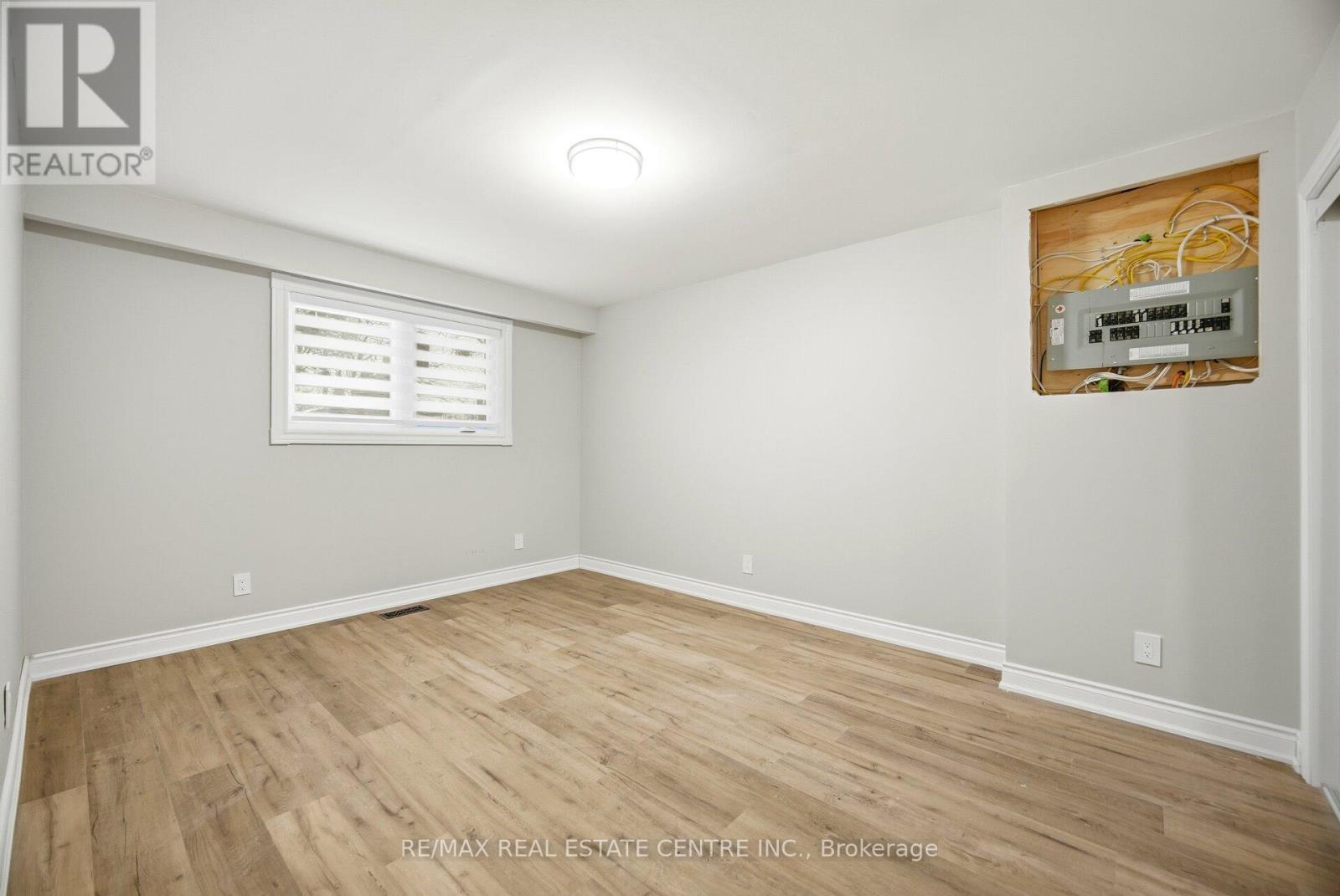 Main Floor - 830 Embassy Avenue, Mississauga, Ontario  L5J 2Y2 - Photo 28 - W12670876