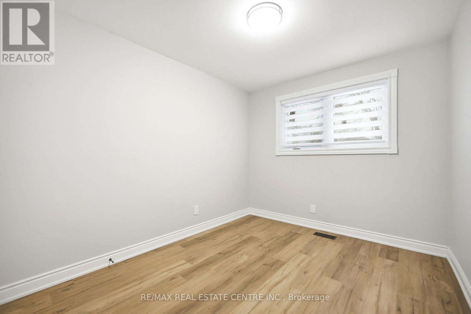 Main Floor - 830 Embassy Avenue, Mississauga, Ontario  L5J 2Y2 - Photo 31 - W12670876