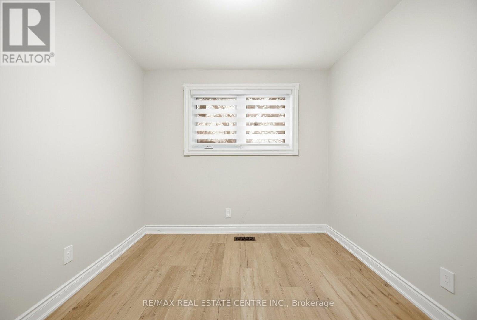 Main Floor - 830 Embassy Avenue, Mississauga, Ontario  L5J 2Y2 - Photo 33 - W12670876