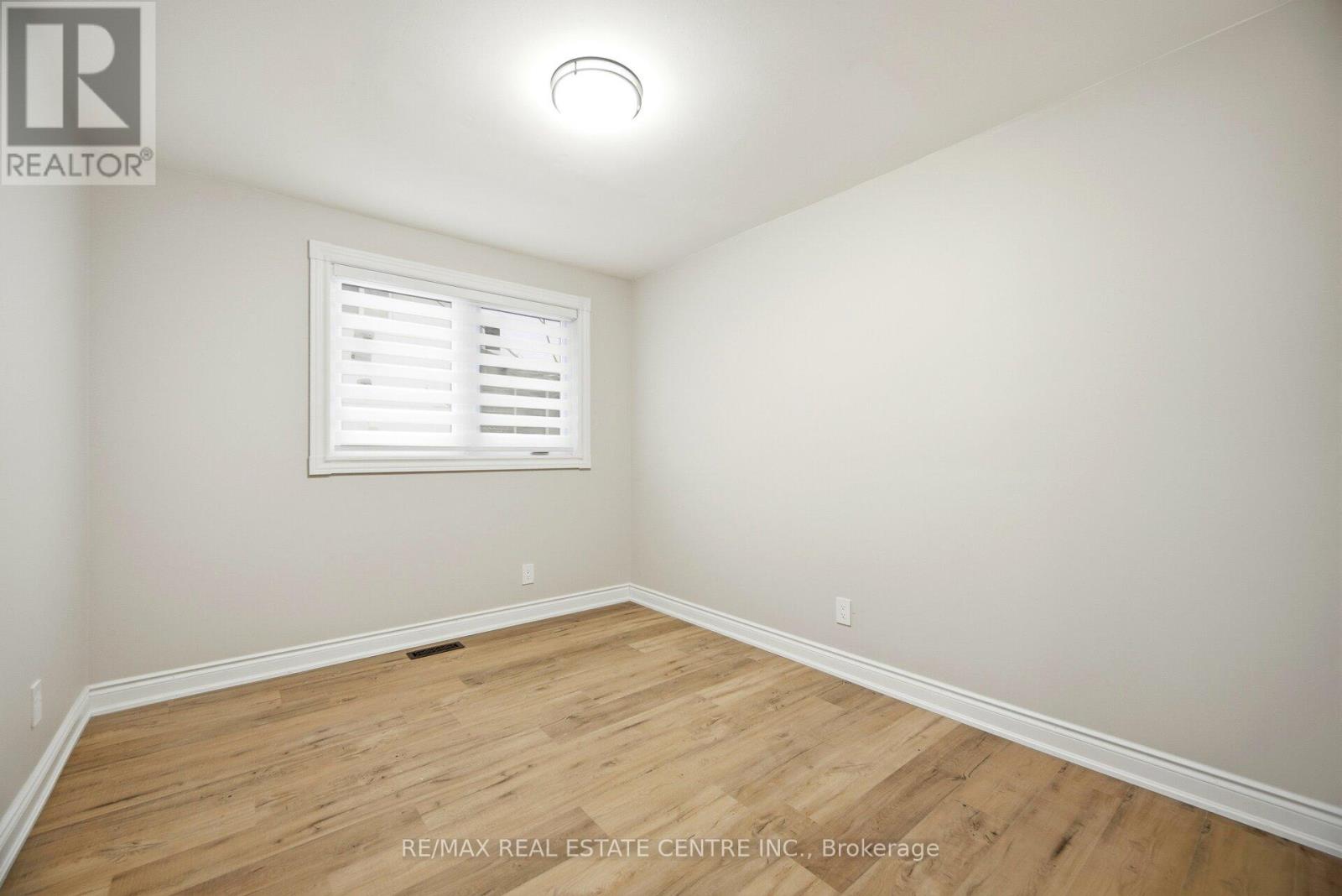 Main Floor - 830 Embassy Avenue, Mississauga, Ontario  L5J 2Y2 - Photo 35 - W12670876