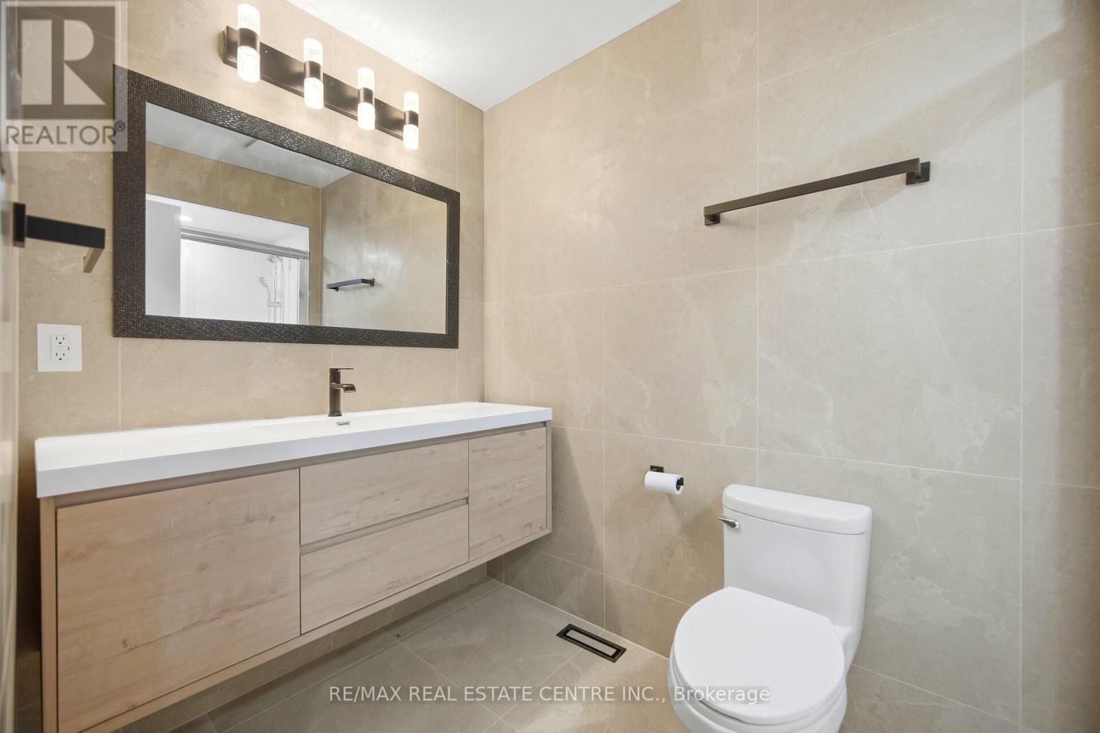 Main Floor - 830 Embassy Avenue, Mississauga, Ontario  L5J 2Y2 - Photo 37 - W12670876