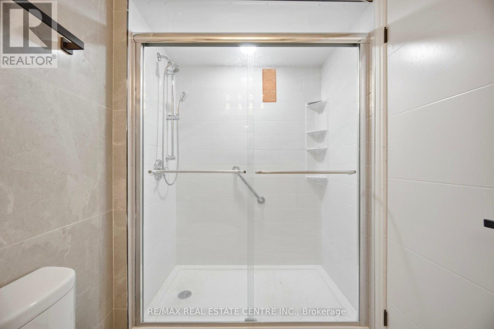 Main Floor - 830 Embassy Avenue, Mississauga, Ontario  L5J 2Y2 - Photo 38 - W12670876