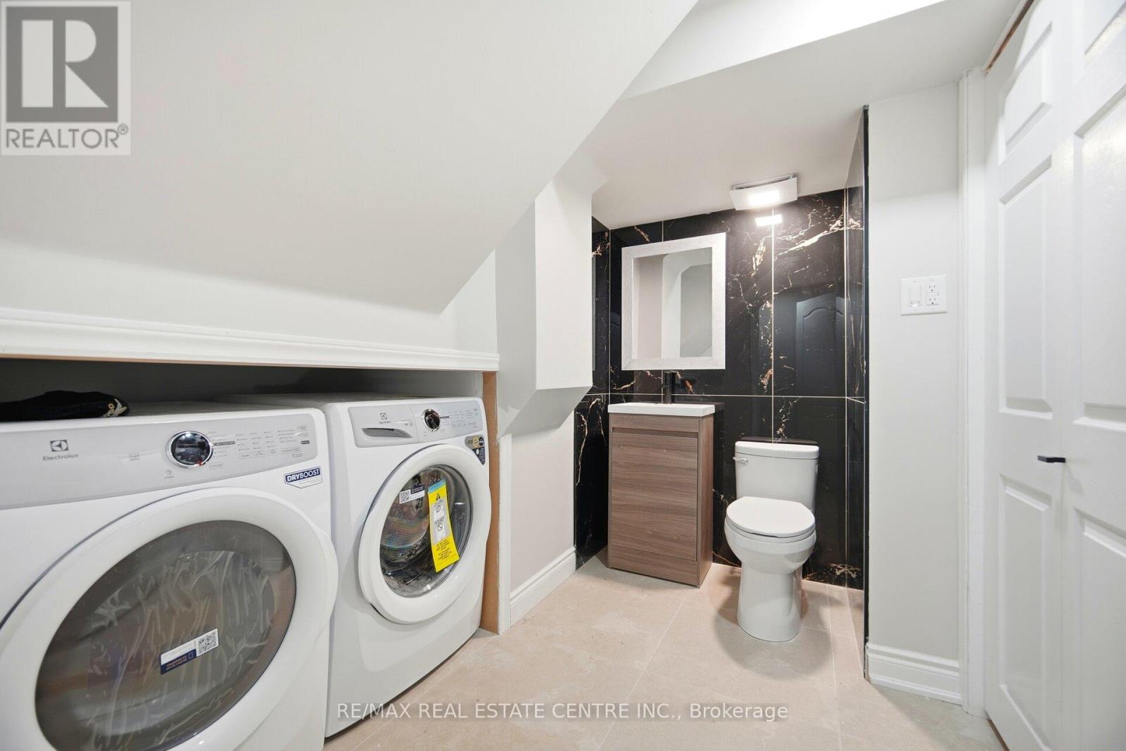 Main Floor - 830 Embassy Avenue, Mississauga, Ontario  L5J 2Y2 - Photo 39 - W12670876