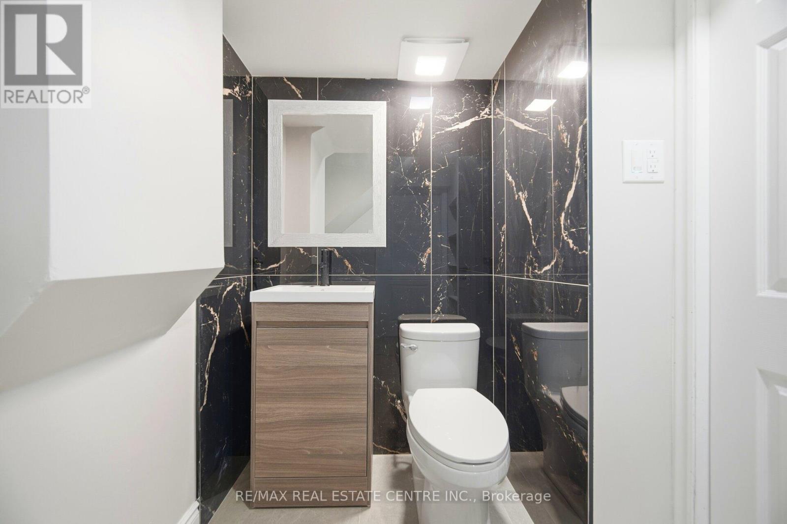 Main Floor - 830 Embassy Avenue, Mississauga, Ontario  L5J 2Y2 - Photo 40 - W12670876