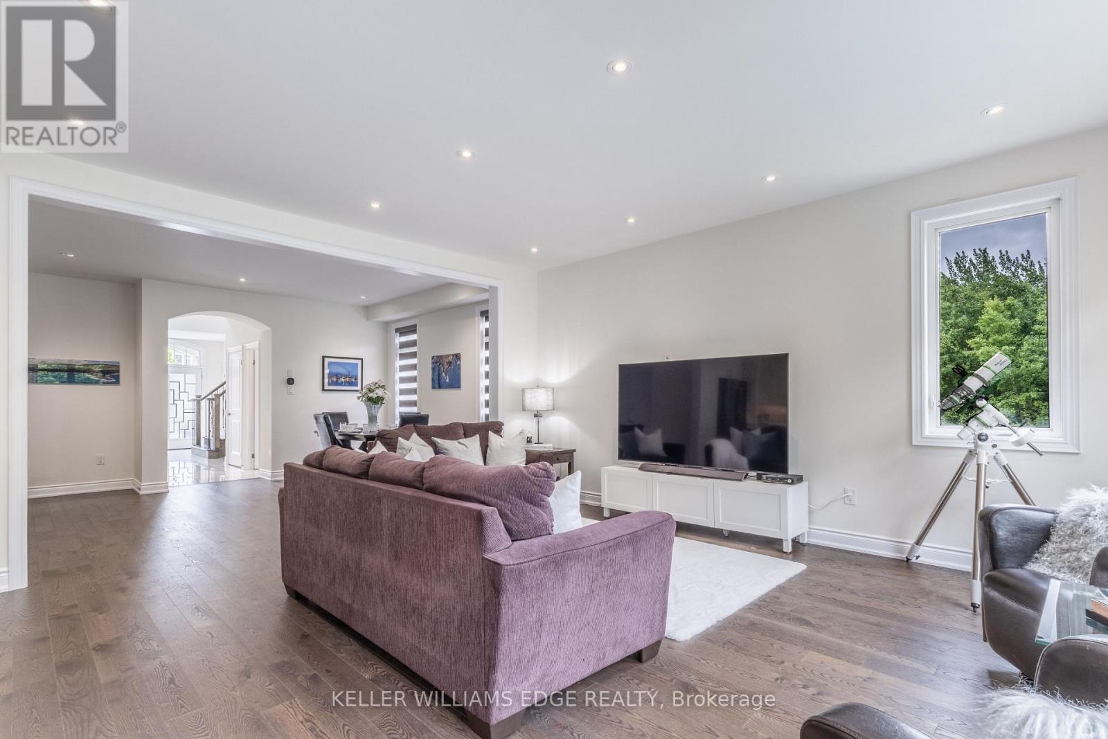 64 Elysian Fields Circle, Brampton, Ontario  L6Y 6E8 - Photo 10 - W12670894