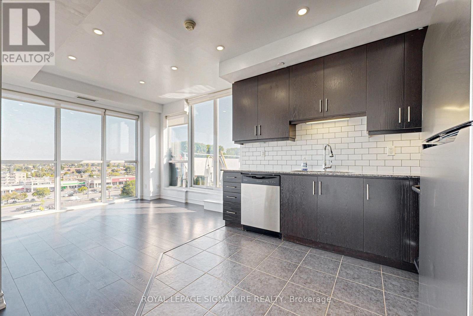 1012 - 15 James Finlay Way, Toronto, Ontario  M3M 0B3 - Photo 5 - W12670902