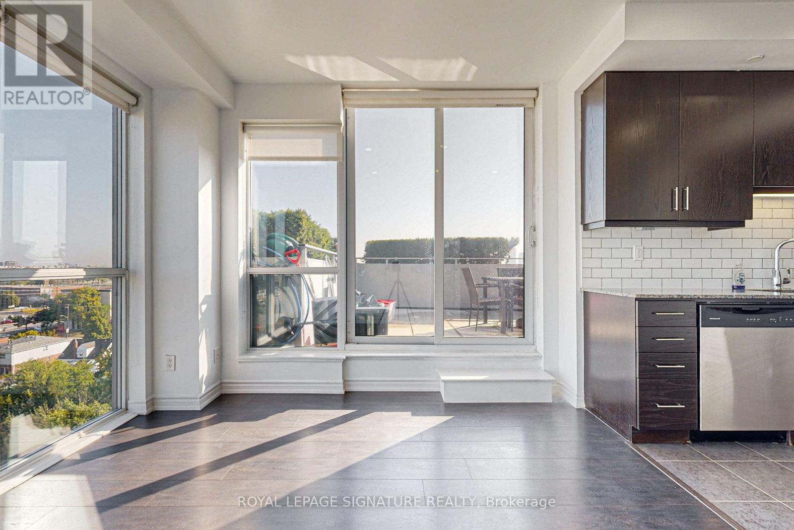 1012 - 15 James Finlay Way, Toronto, Ontario  M3M 0B3 - Photo 6 - W12670902