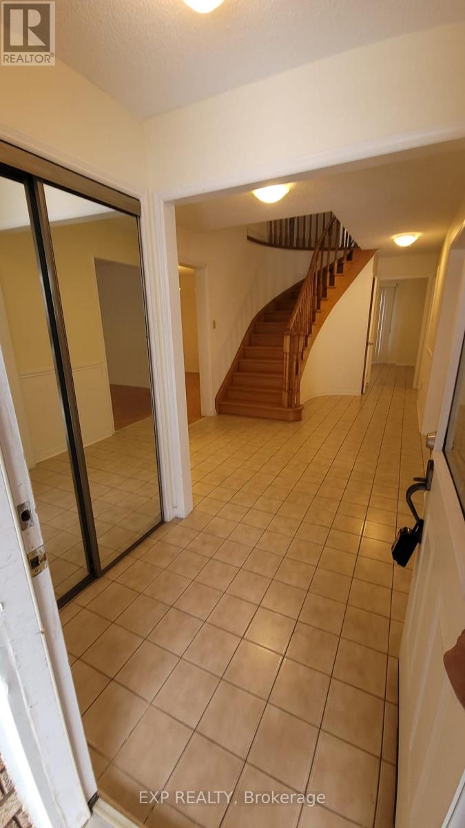 4483 Radisson Crescent, Mississauga, Ontario  L5M 4C8 - Photo 3 - W12670912