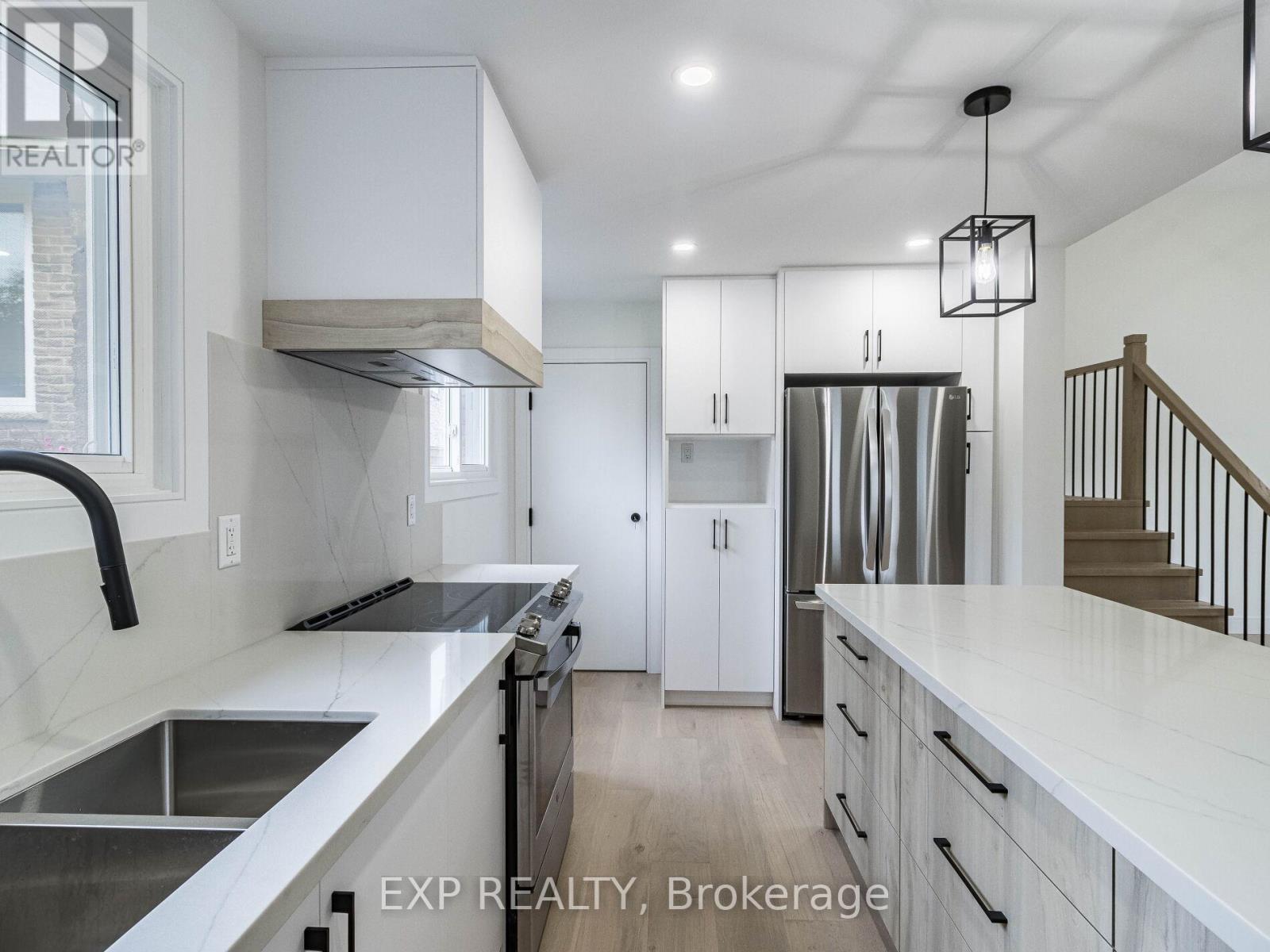 Upper Level - 3278 Trevor Court, Mississauga, Ontario  L5L 1V1 - Photo 15 - W12670956