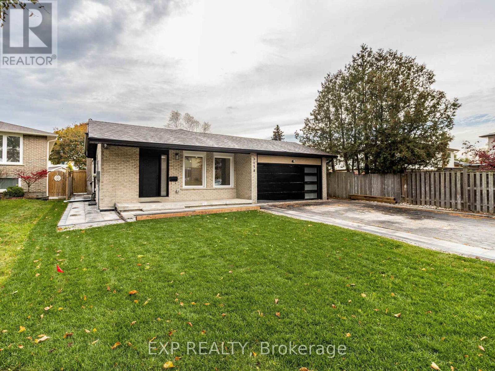 Upper Level - 3278 Trevor Court, Mississauga, Ontario  L5L 1V1 - Photo 2 - W12670956