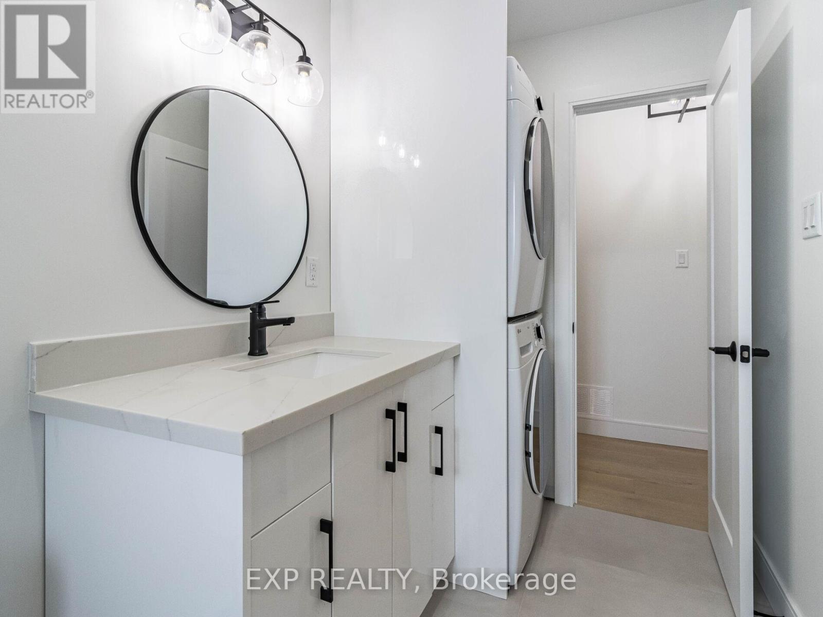 Upper Level - 3278 Trevor Court, Mississauga, Ontario  L5L 1V1 - Photo 30 - W12670956