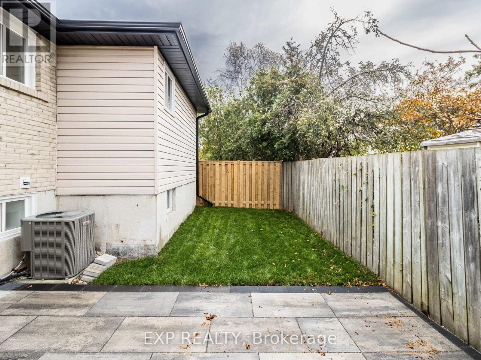 Upper Level - 3278 Trevor Court, Mississauga, Ontario  L5L 1V1 - Photo 33 - W12670956