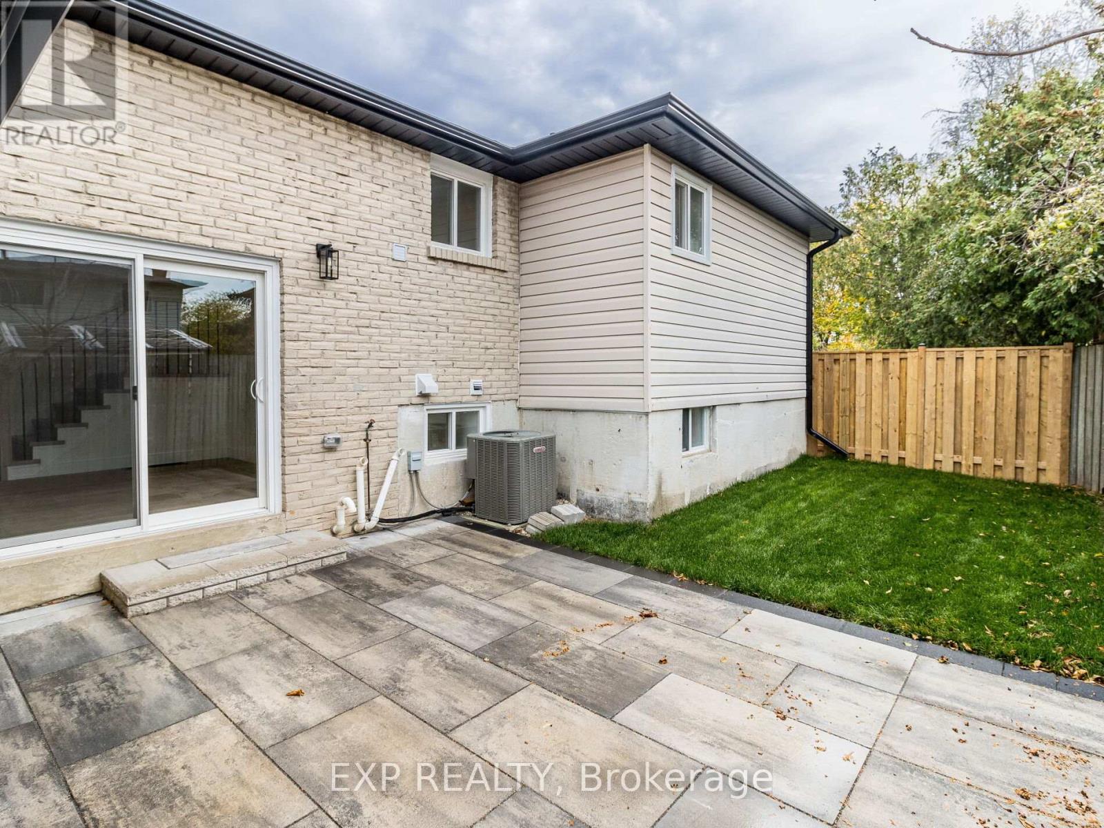 Upper Level - 3278 Trevor Court, Mississauga, Ontario  L5L 1V1 - Photo 34 - W12670956