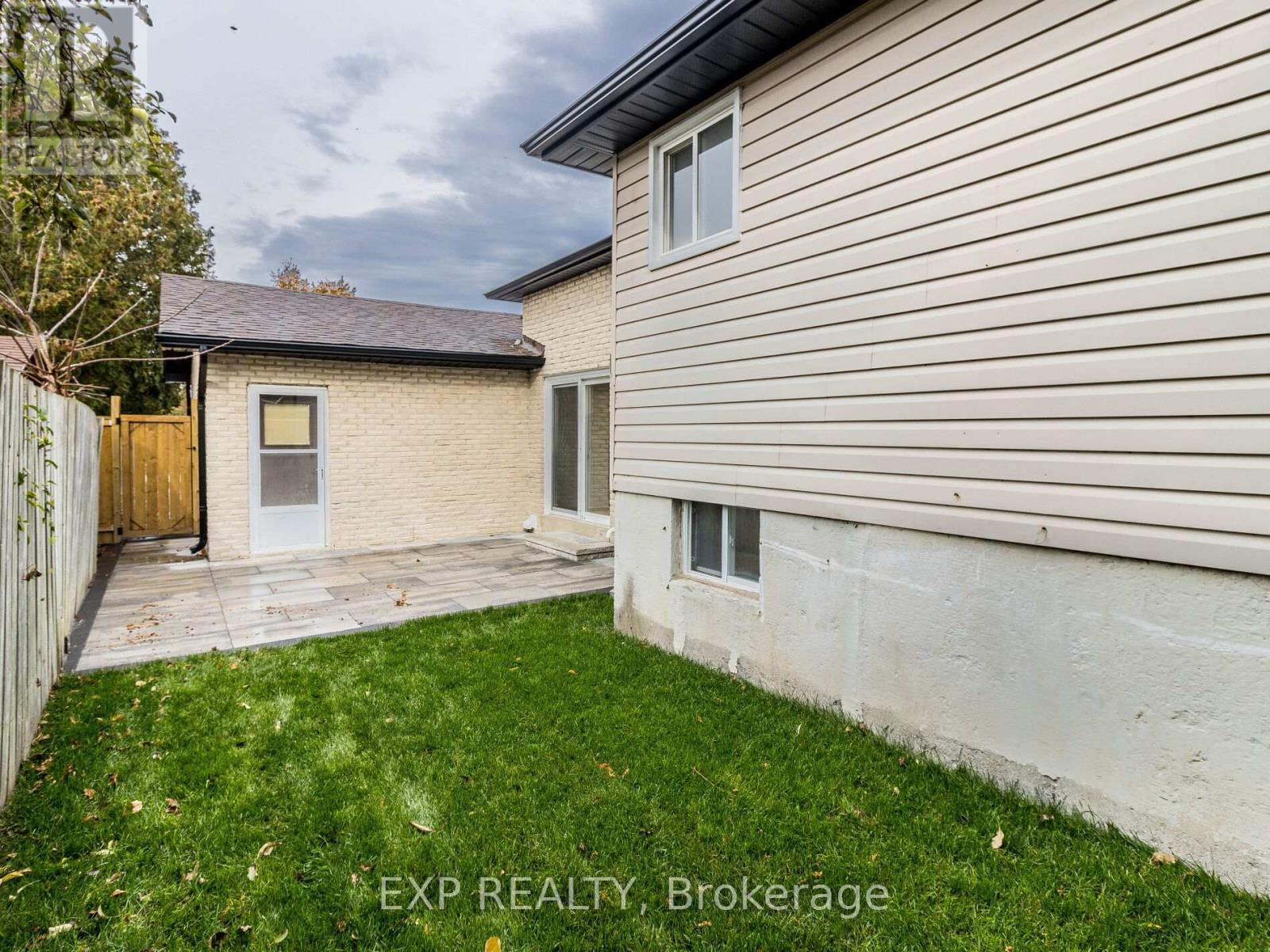 Upper Level - 3278 Trevor Court, Mississauga, Ontario  L5L 1V1 - Photo 35 - W12670956