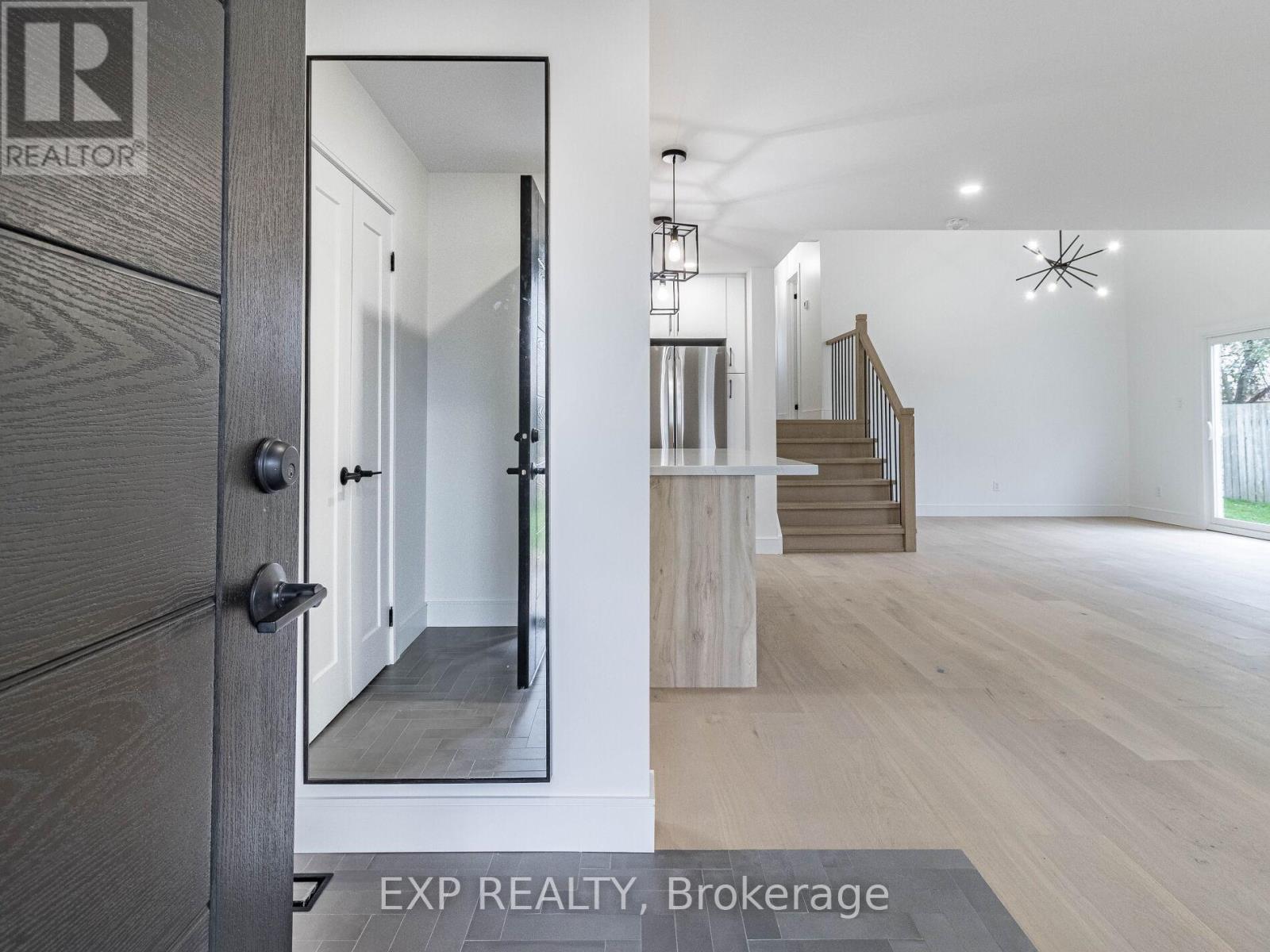 Upper Level - 3278 Trevor Court, Mississauga, Ontario  L5L 1V1 - Photo 4 - W12670956