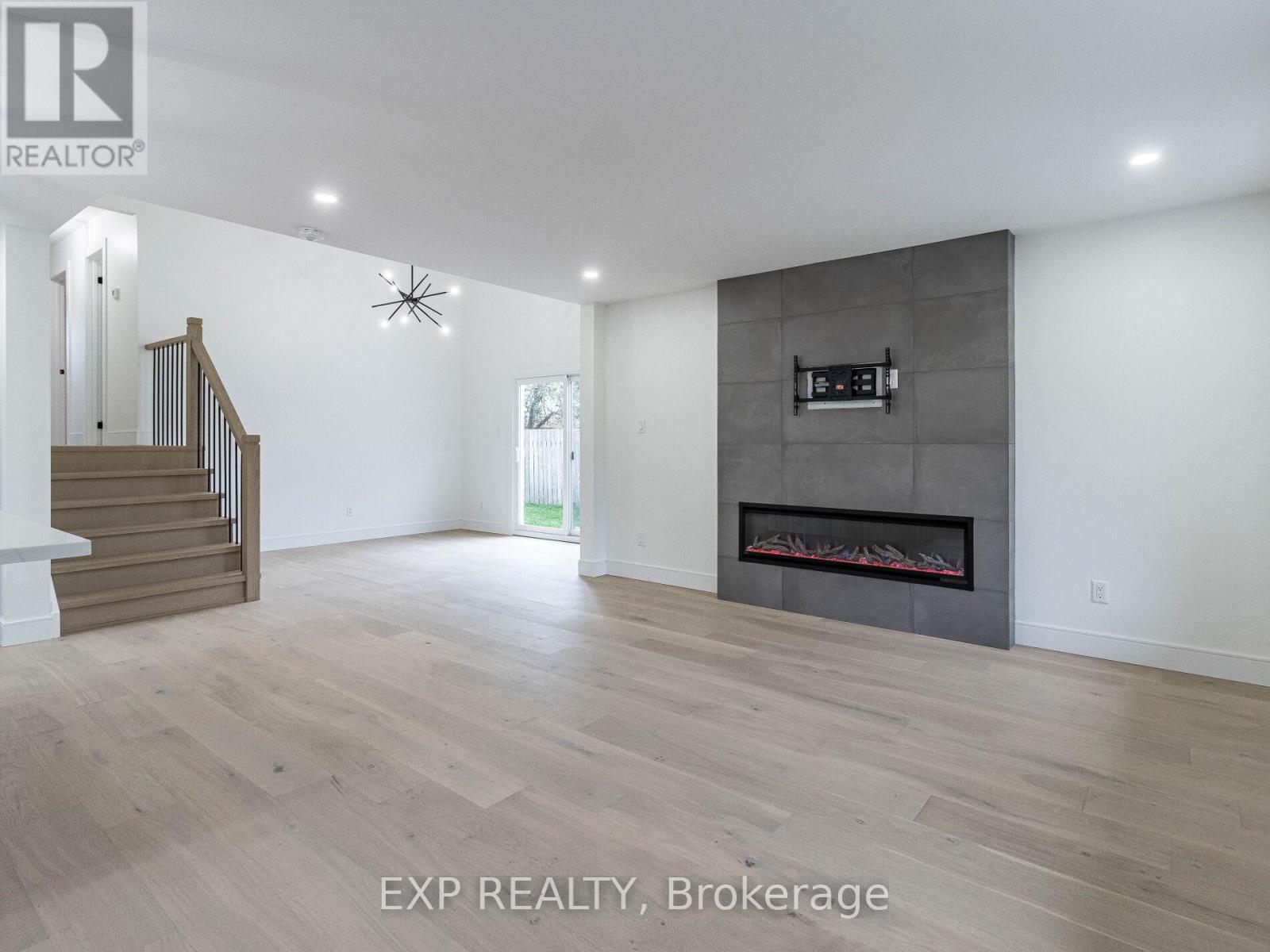 Upper Level - 3278 Trevor Court, Mississauga, Ontario  L5L 1V1 - Photo 5 - W12670956