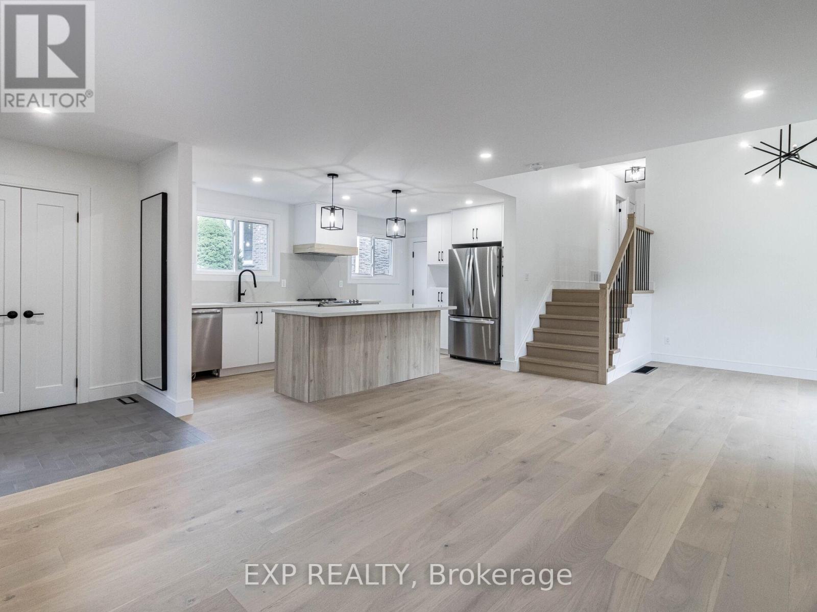 Upper Level - 3278 Trevor Court, Mississauga, Ontario  L5L 1V1 - Photo 7 - W12670956