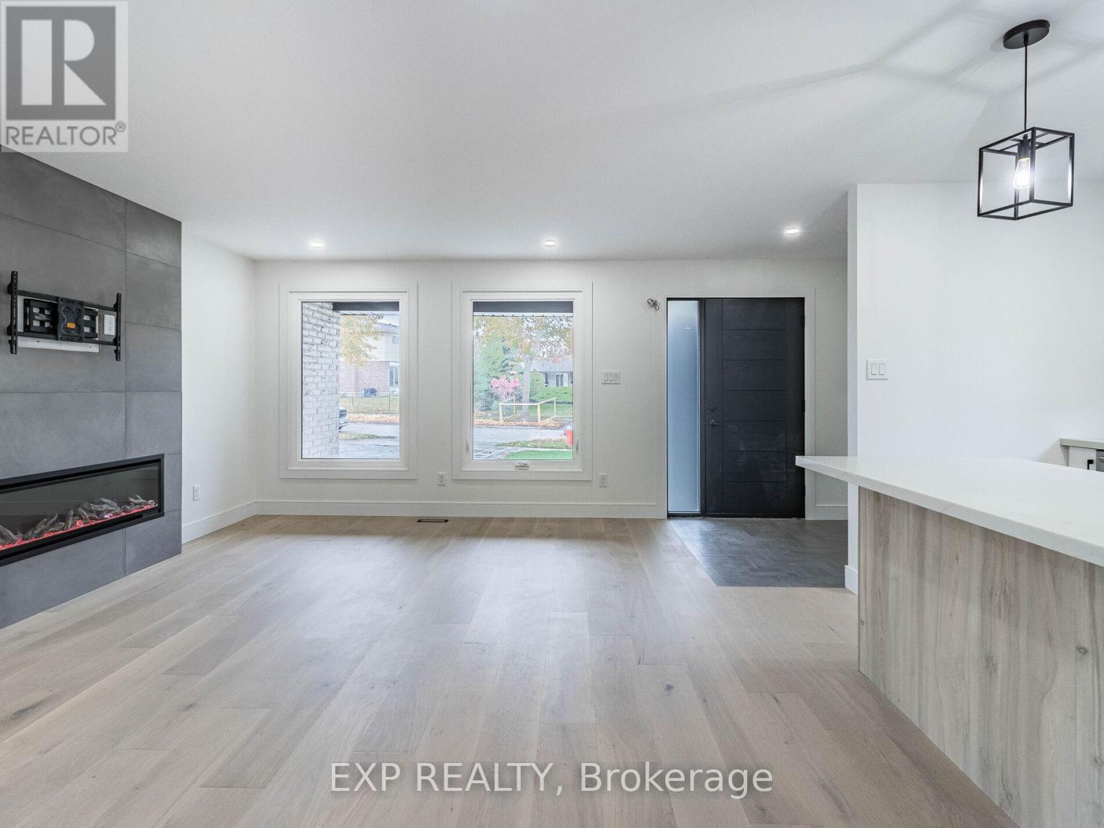 Upper Level - 3278 Trevor Court, Mississauga, Ontario  L5L 1V1 - Photo 9 - W12670956