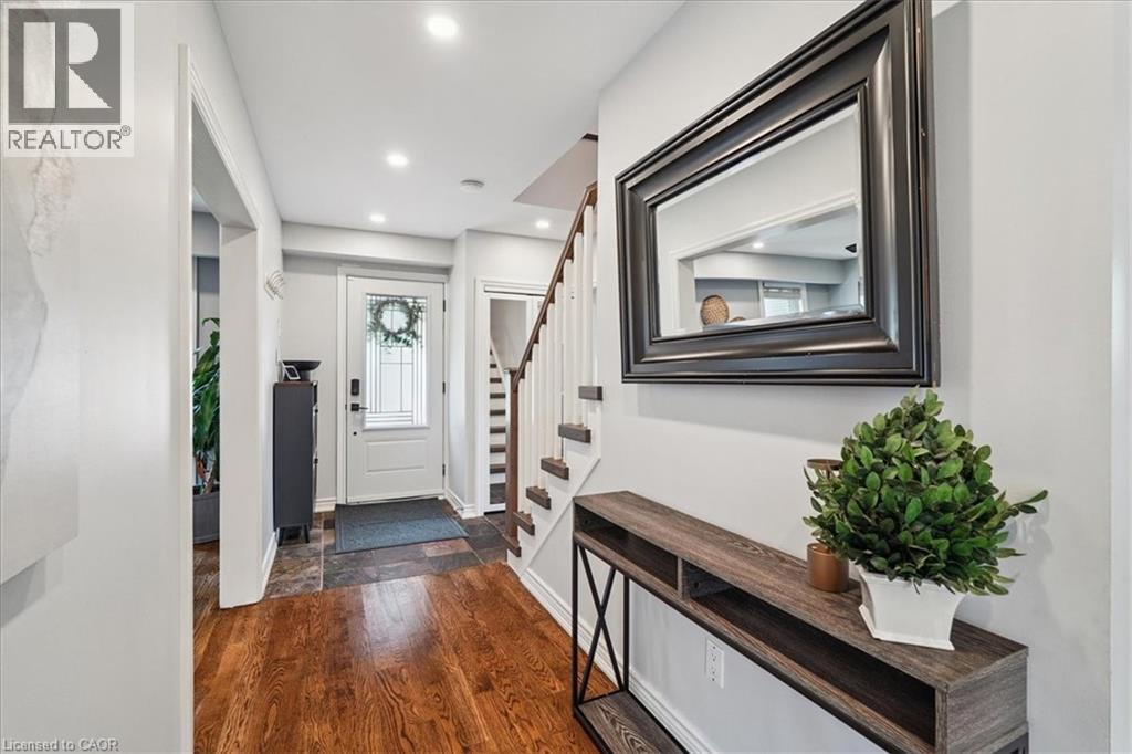 1923 Steepbank Crescent, Mississauga, Ontario  L4X 1T9 - Photo 6 - 40796414