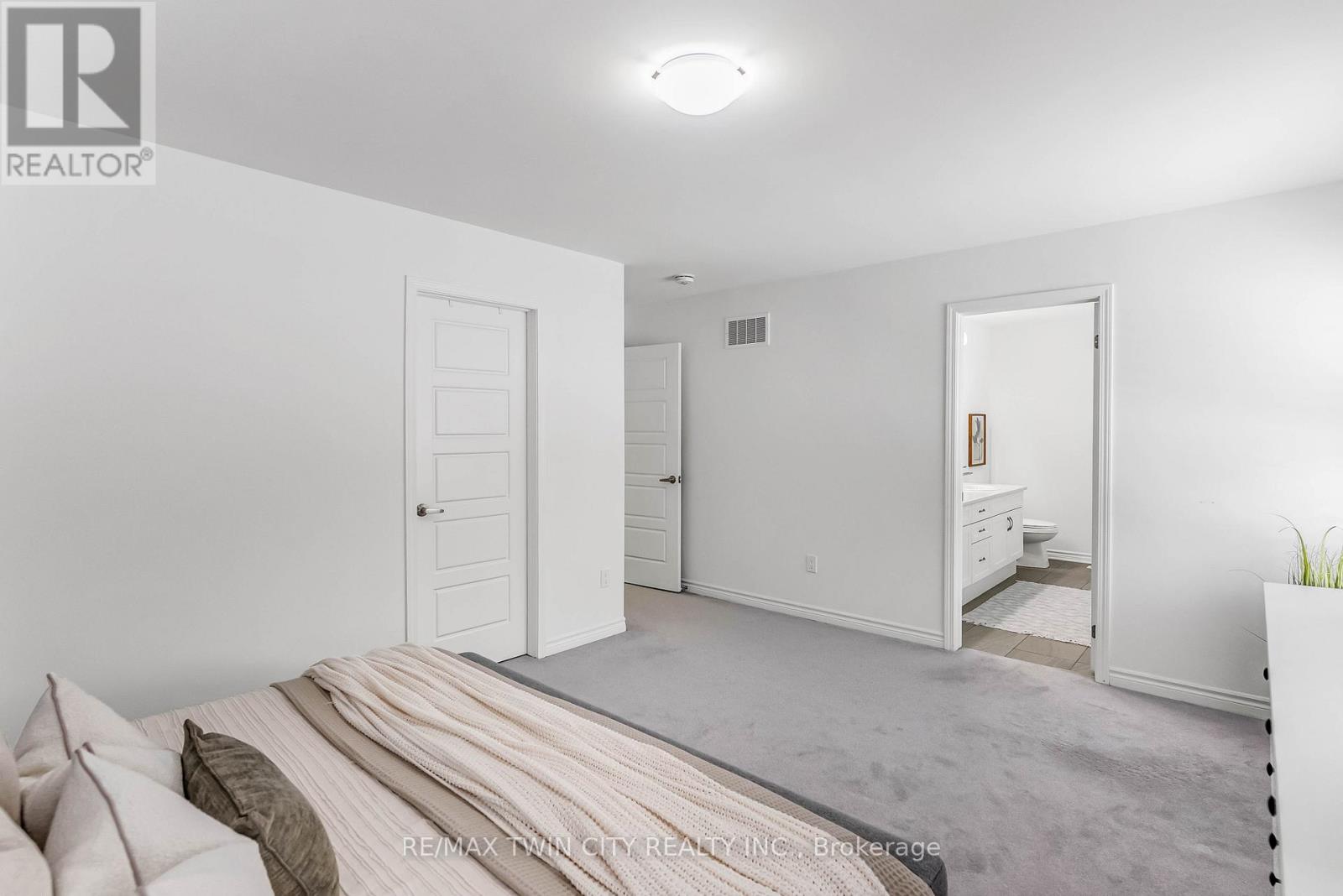 286 Forestwalk Street, Kitchener, Ontario  N2R 0T2 - Photo 26 - X12670966