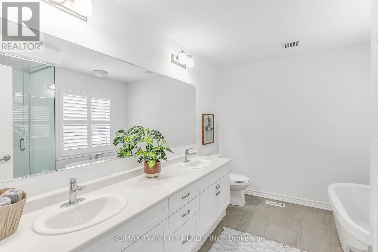 286 Forestwalk Street, Kitchener, Ontario  N2R 0T2 - Photo 28 - X12670966